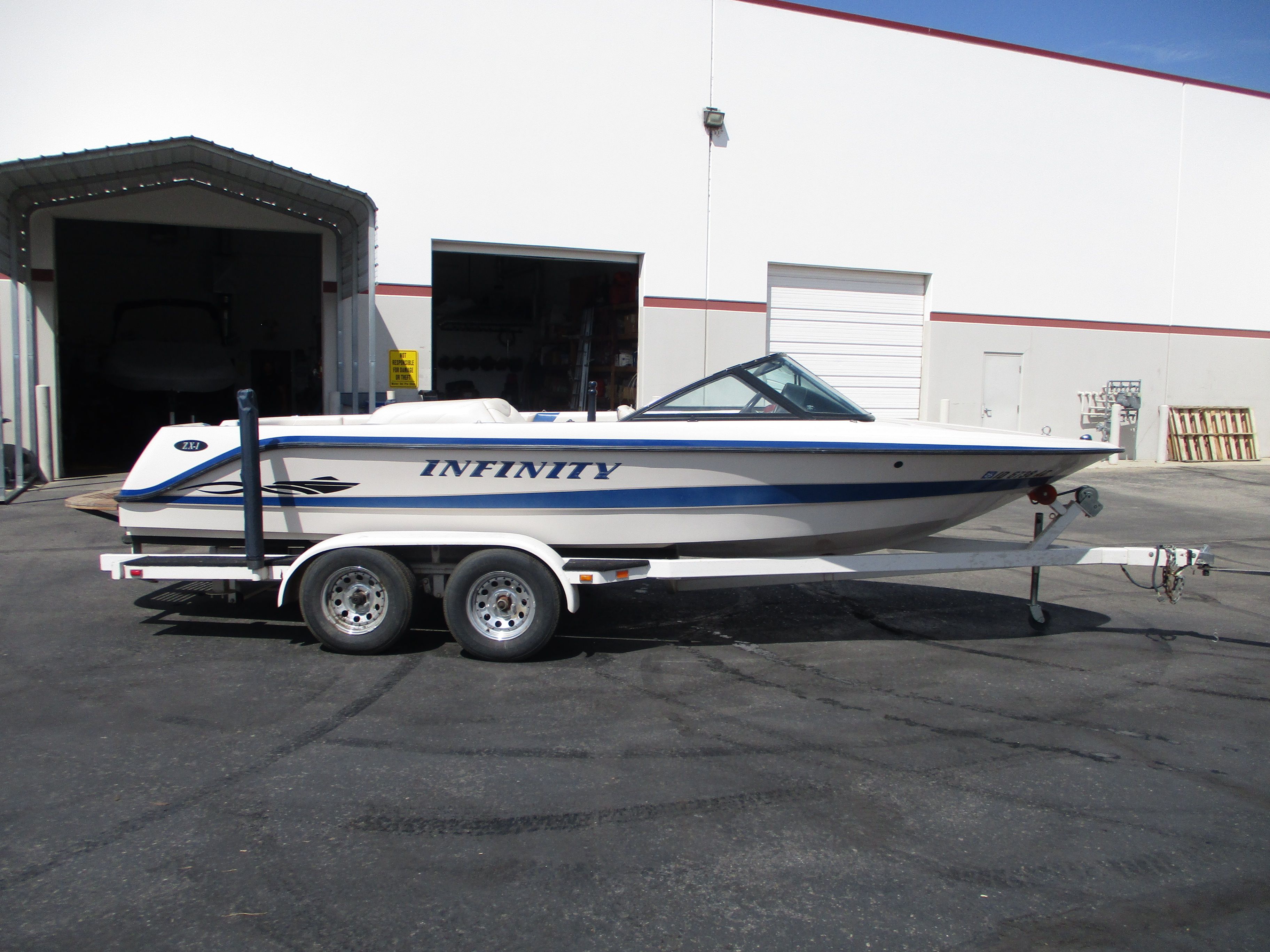 2000 INFINITY ZX-1 SKI BOAT