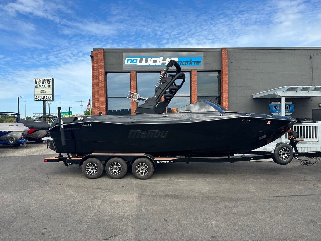 2023 Malibu Boats 26 LSV