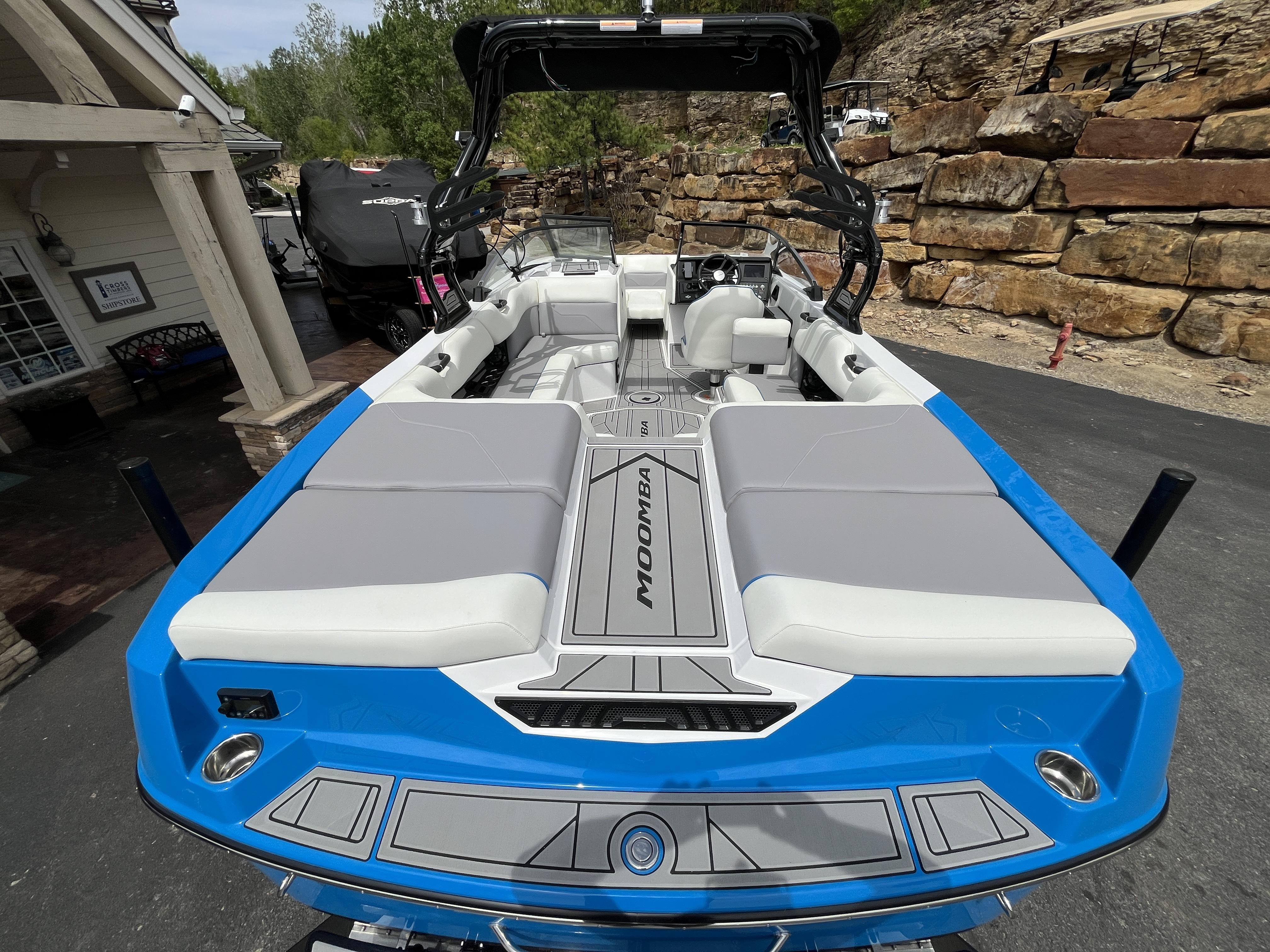 2025 MOOMBA MAX