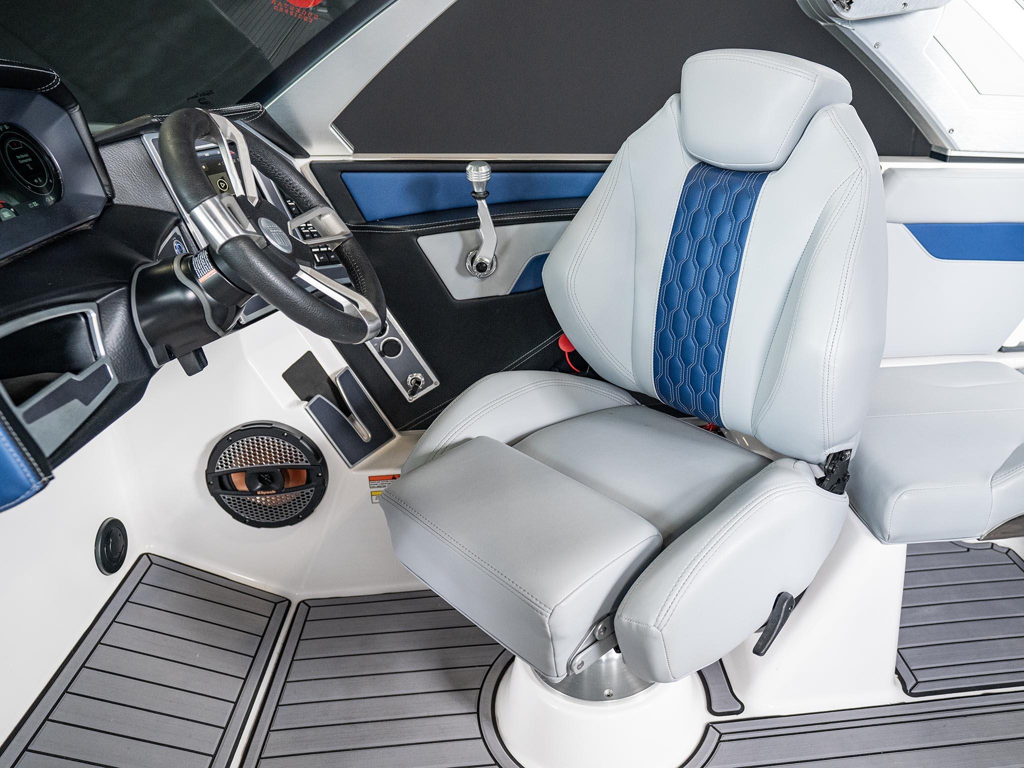 2023 Mastercraft XT24 – Bue Flake / White