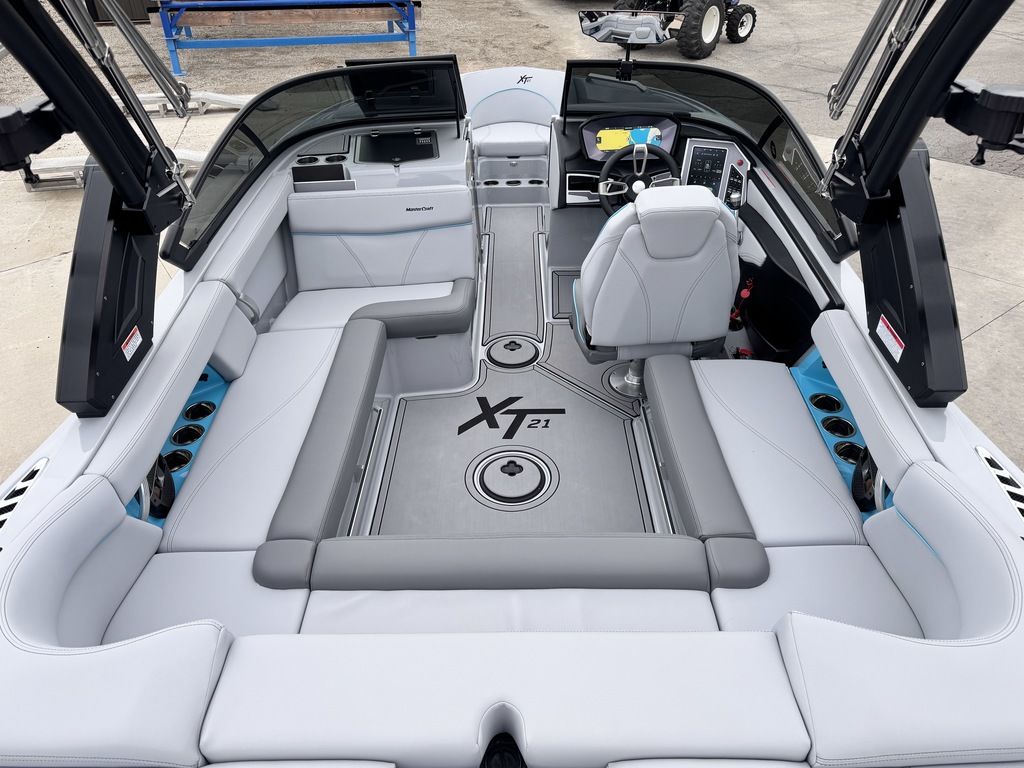 2022 MasterCraft XT21