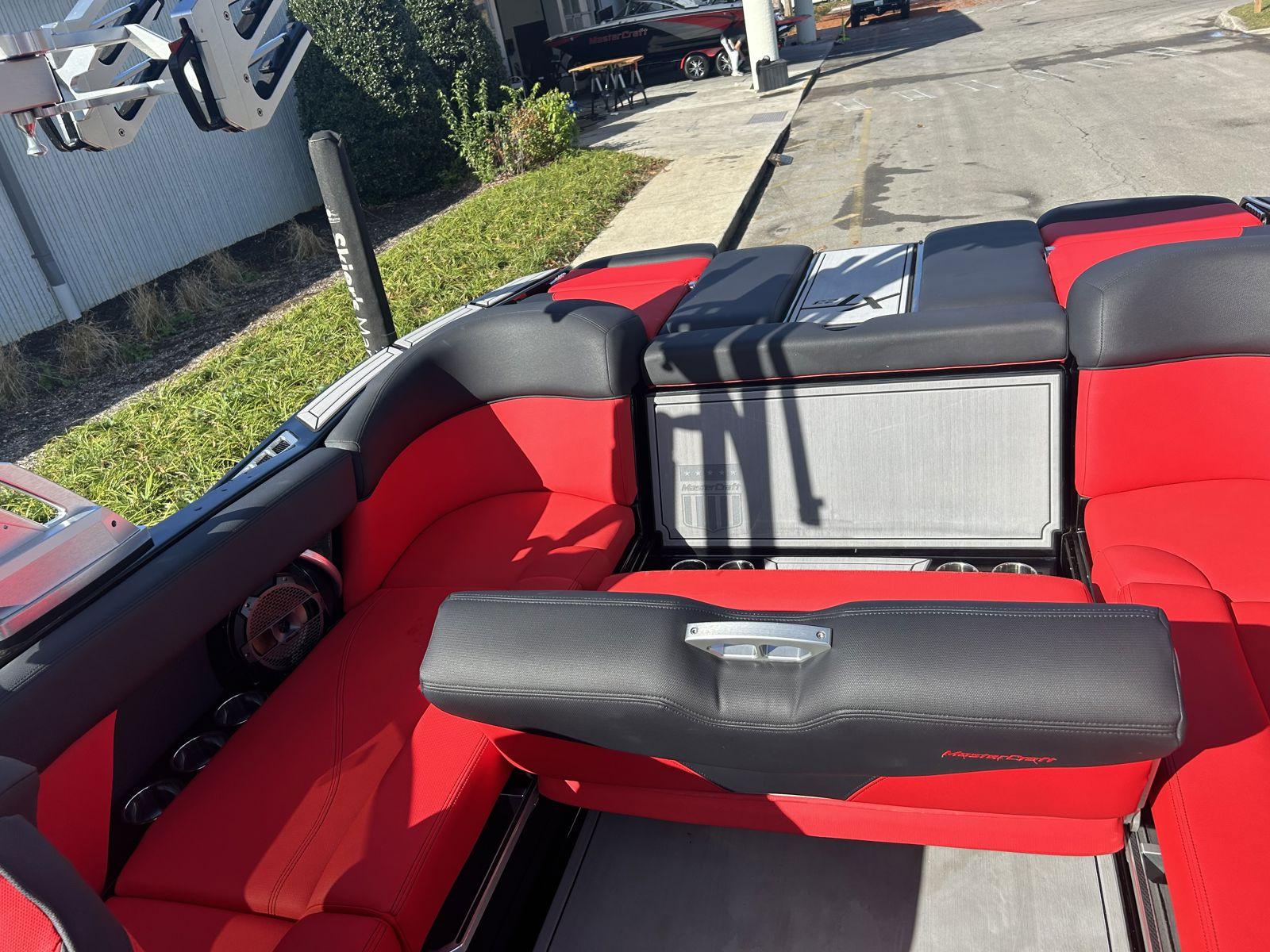 2021 MasterCraft XT23