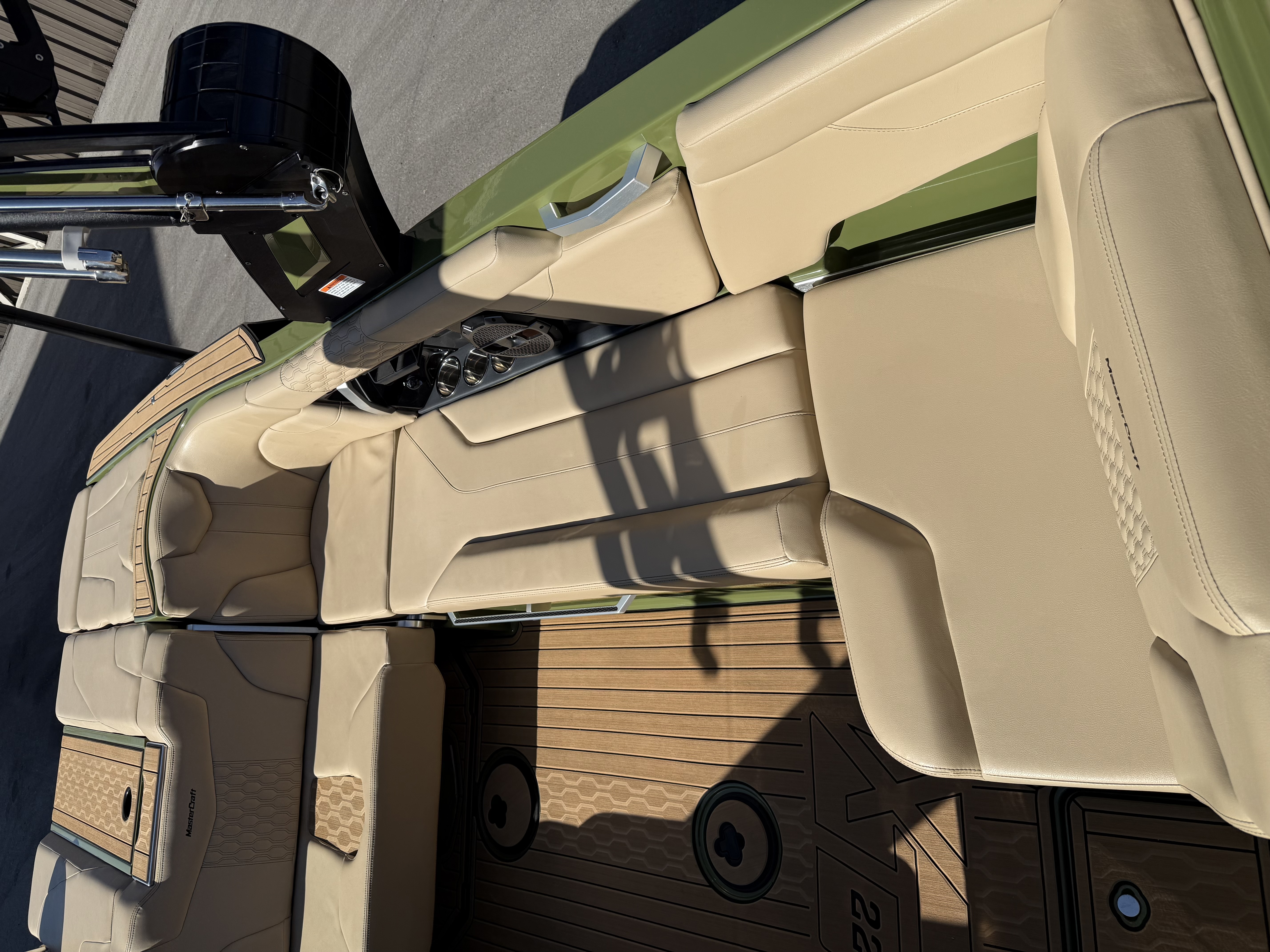 2022 MasterCraft XT22