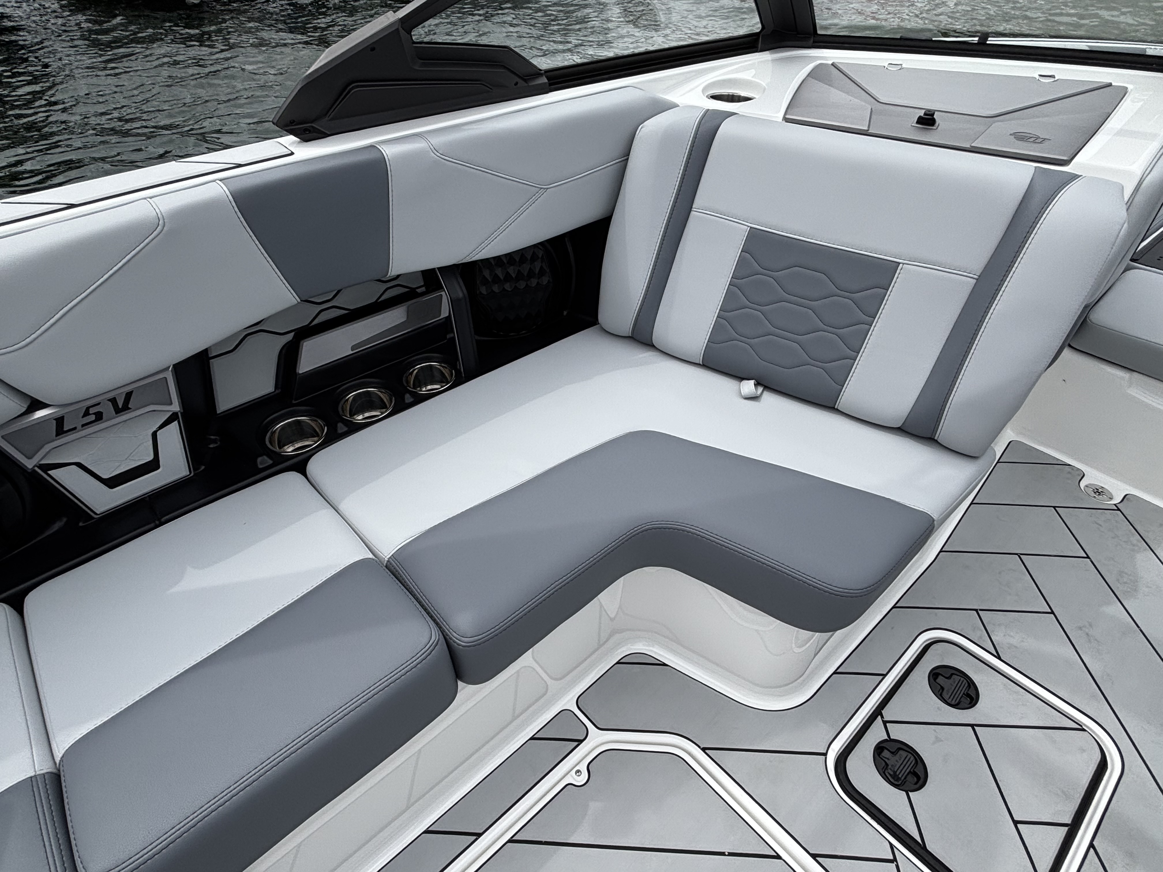 2024 Malibu 23 LSV