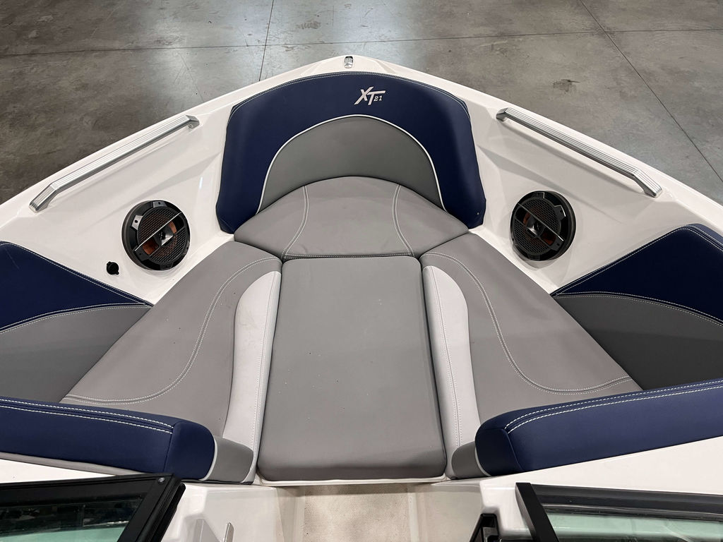 2022 MasterCraft XT21