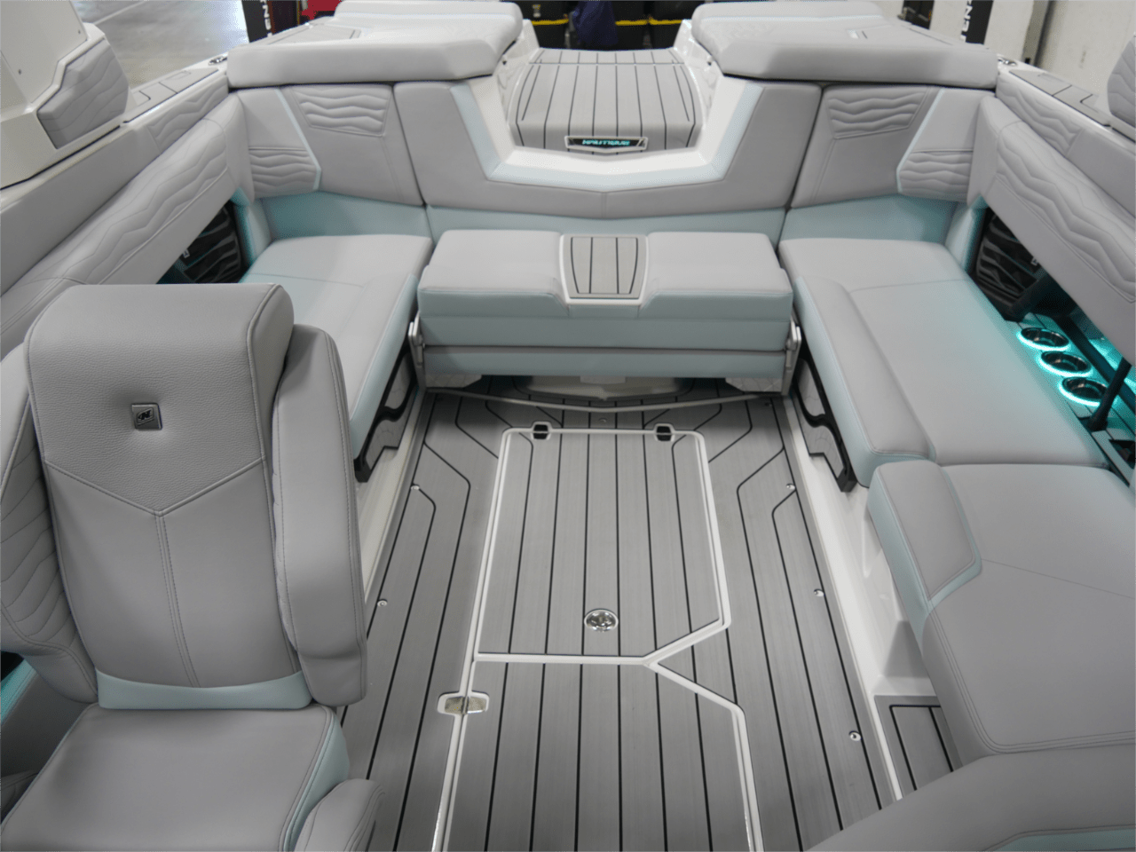 2025 Nautique G23 – Steel Blue/Mystic White