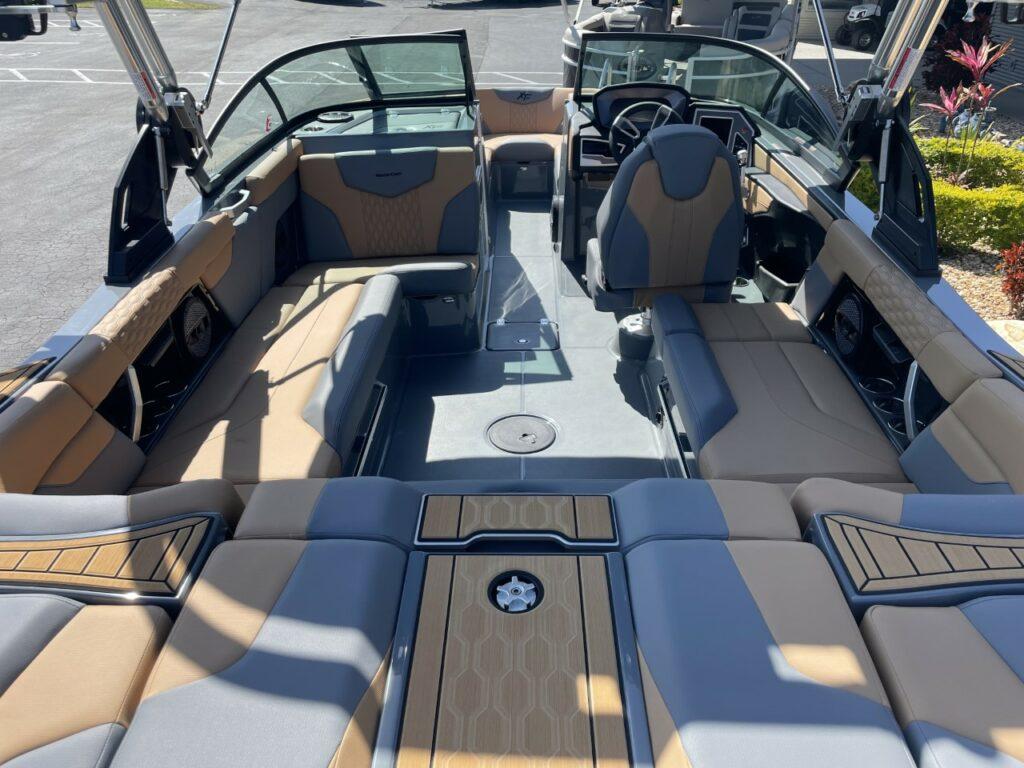 2023 MasterCraft XT23