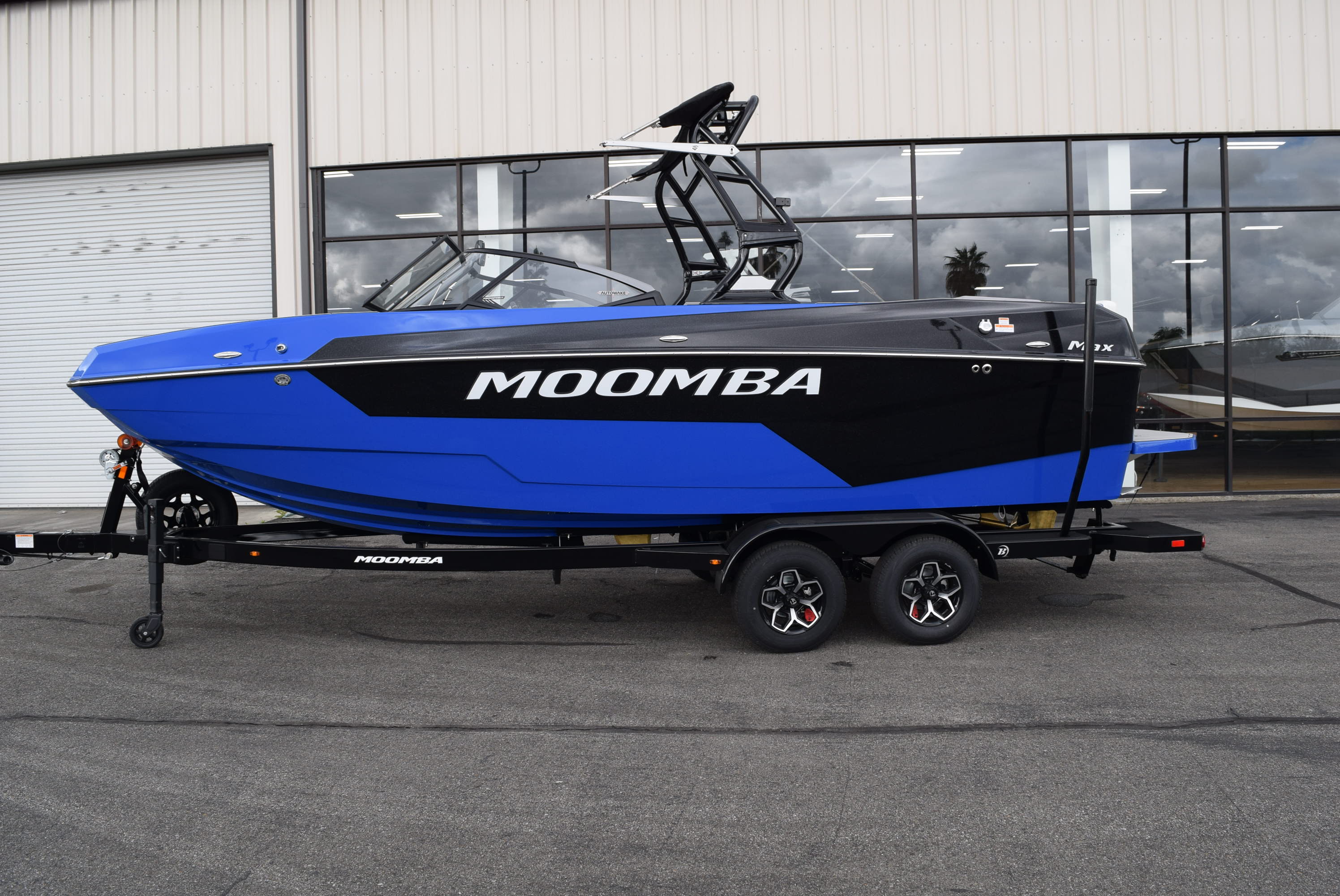 2025 MOOMBA MAX