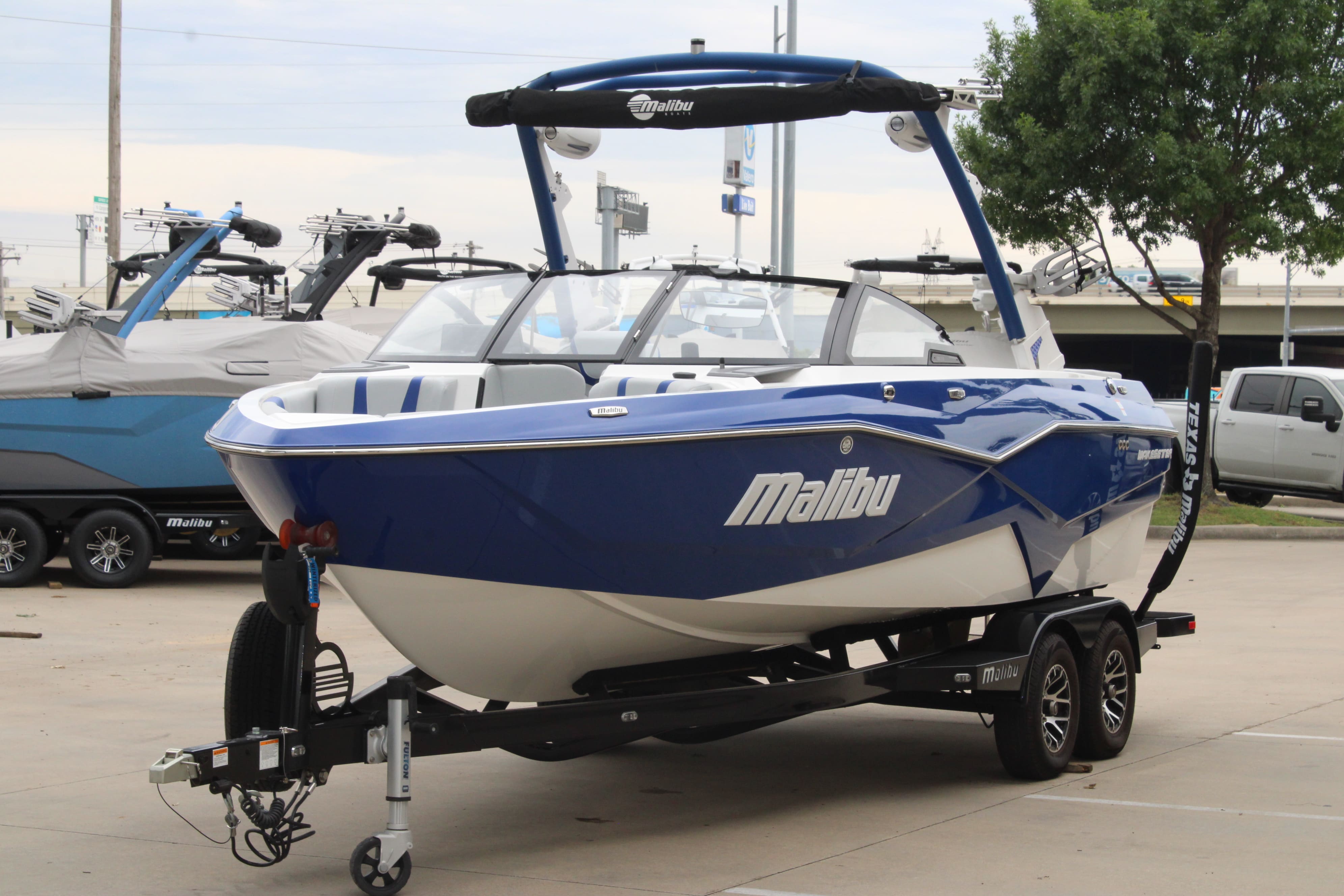 2023 Malibu 22 LSV