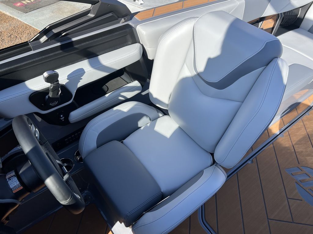 2025 Malibu Boats 23 LSV
