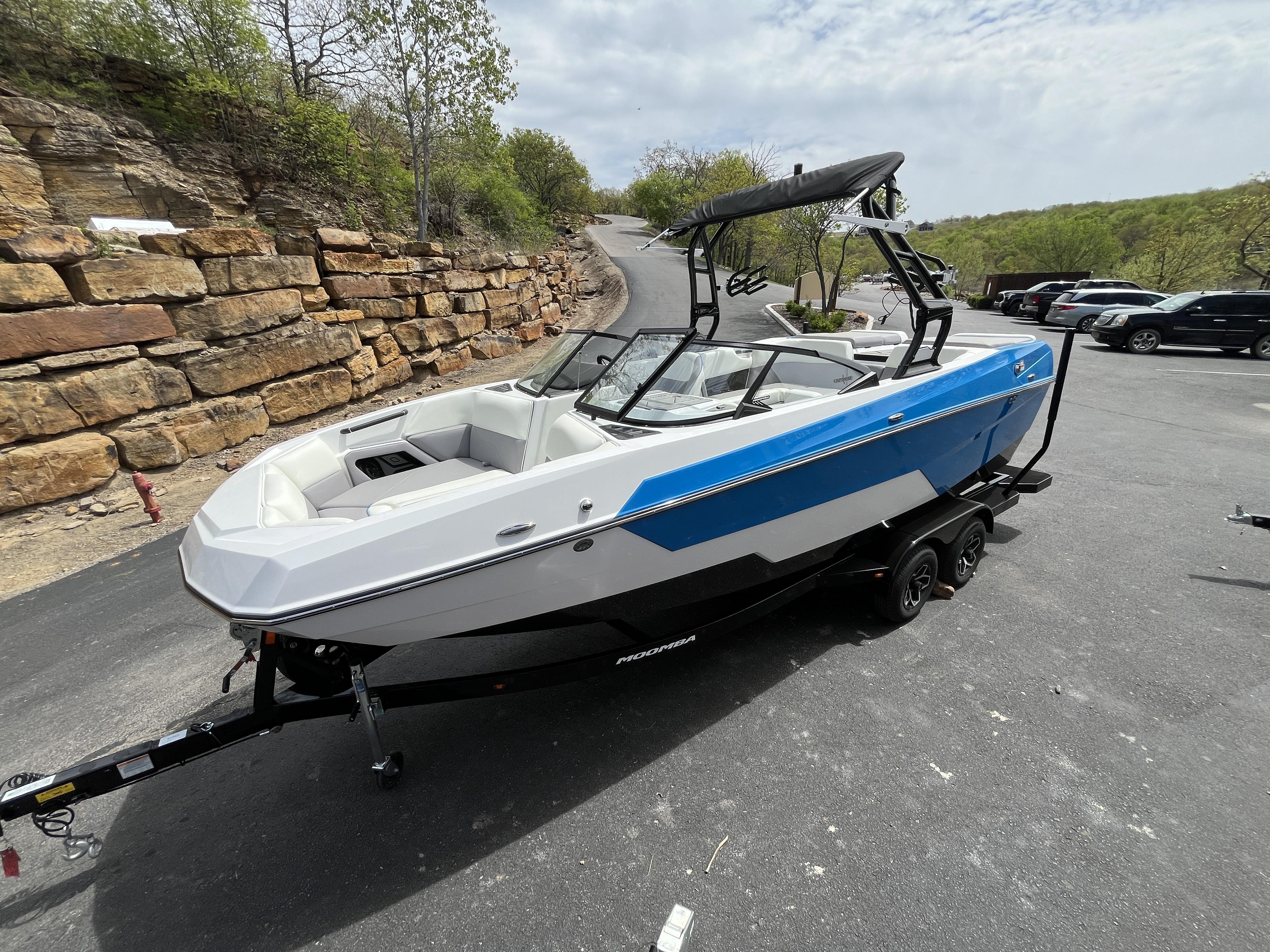 2025 MOOMBA MAX