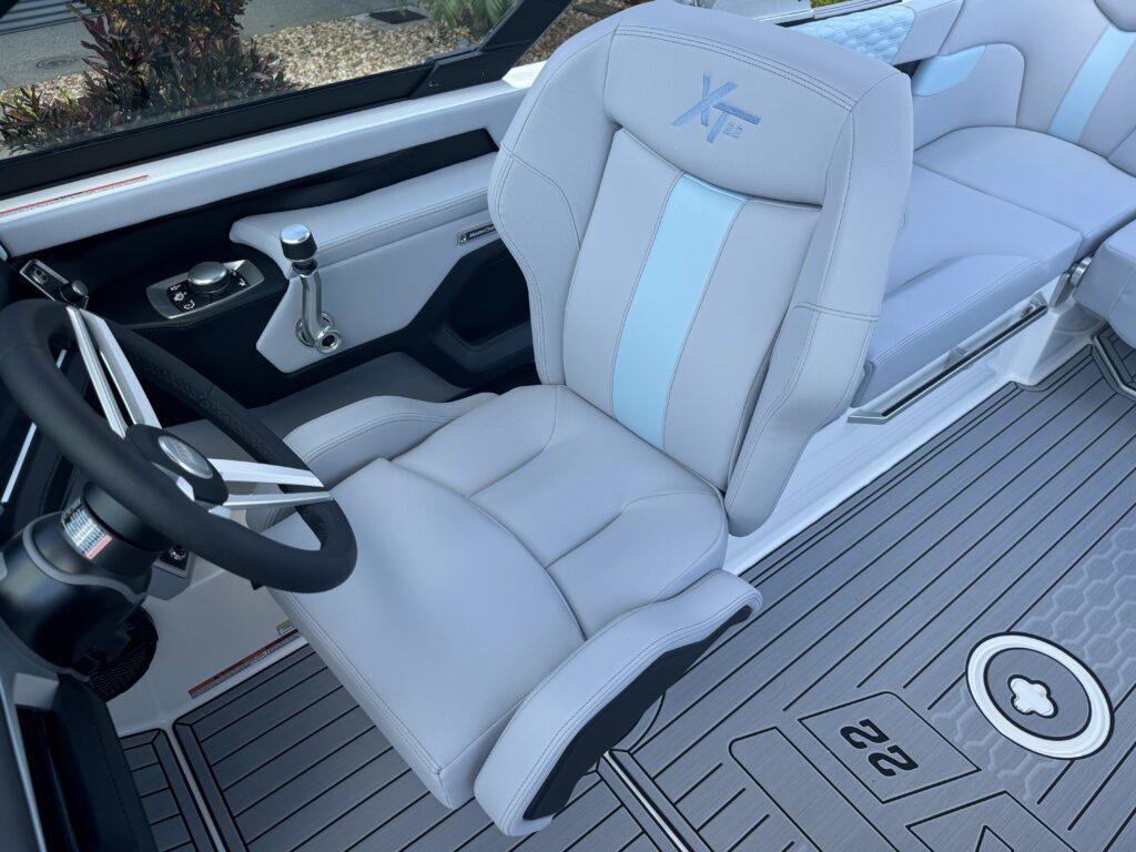 2025 MasterCraft XT22