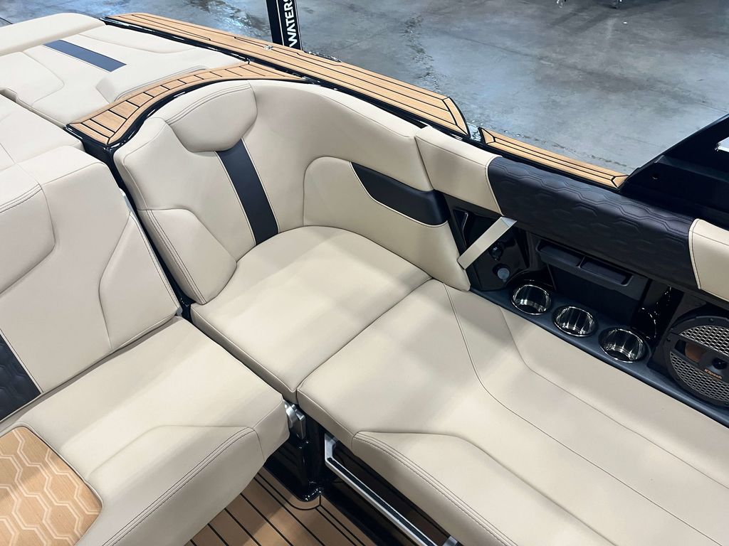 2024 MasterCraft XT22