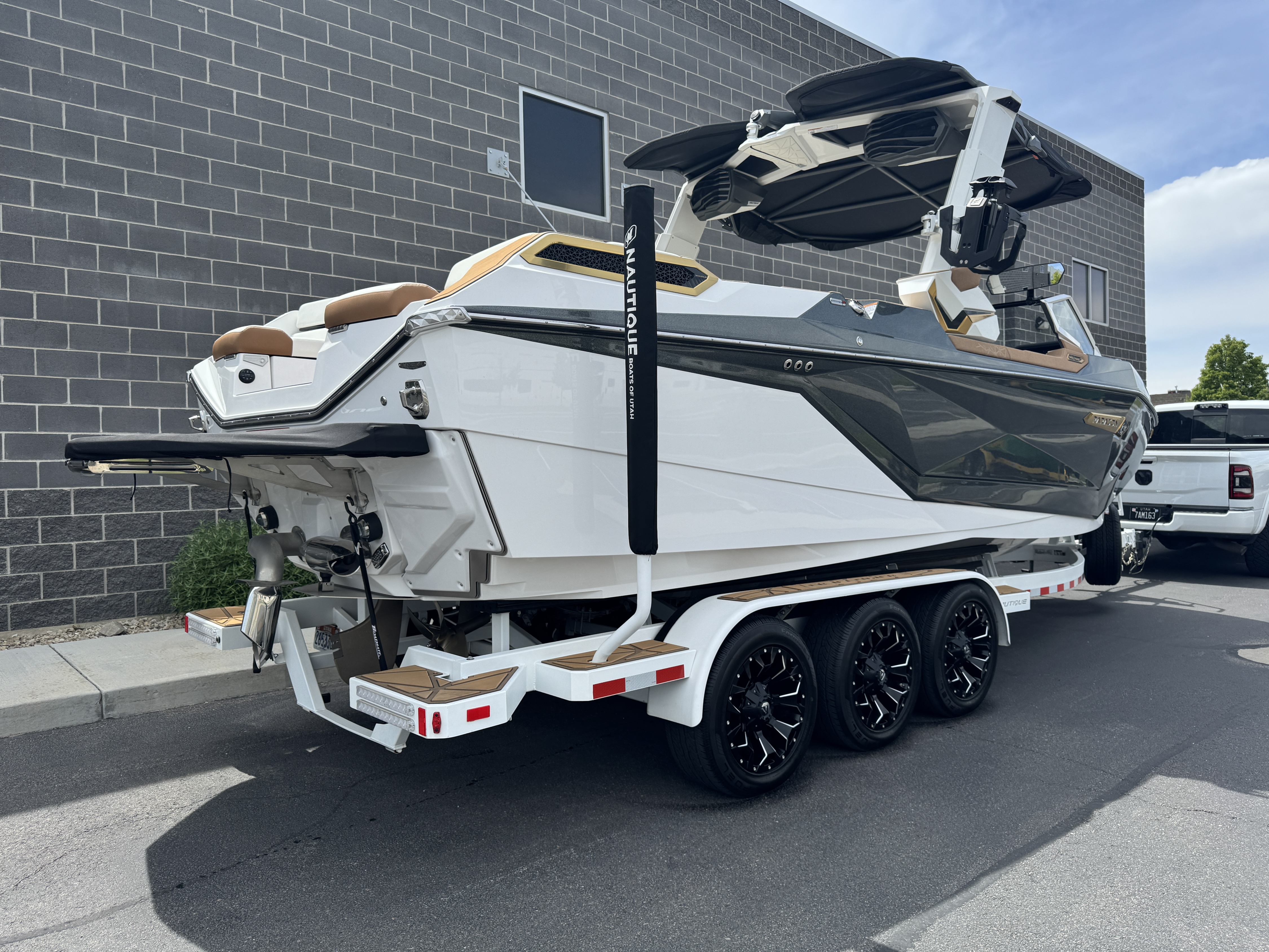 2025 Nautique G25 Paragon Low hours - Loaded - Liquid lumens 