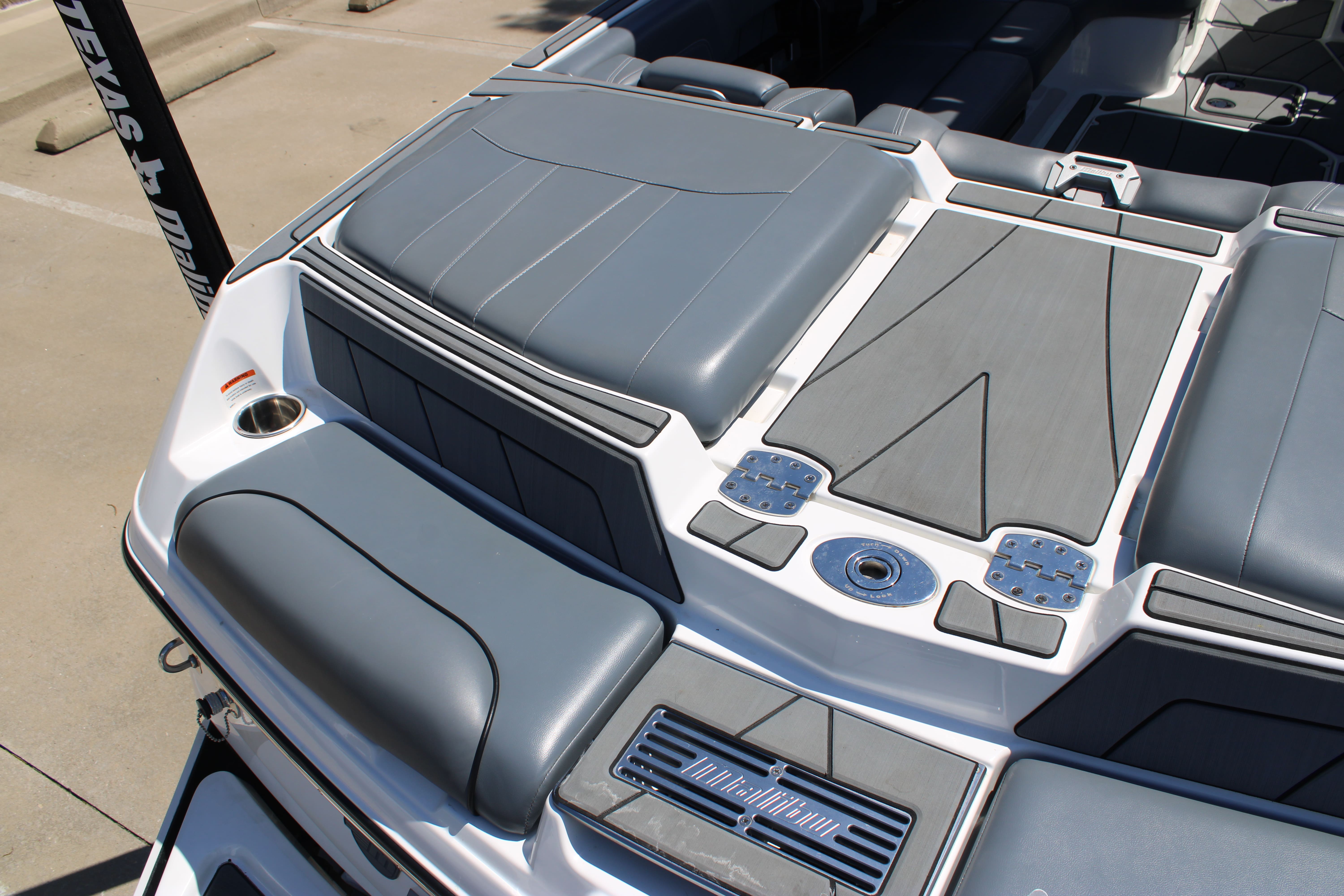 2022 Malibu 23 LSV