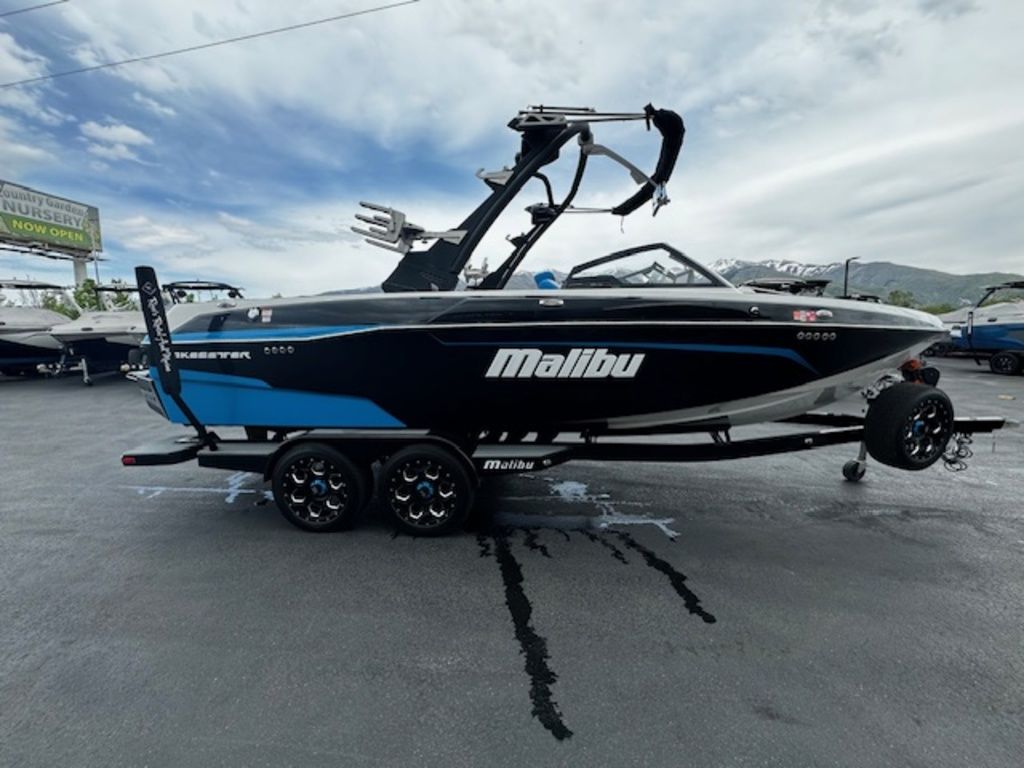 2021 Malibu Boats 23 LSV
