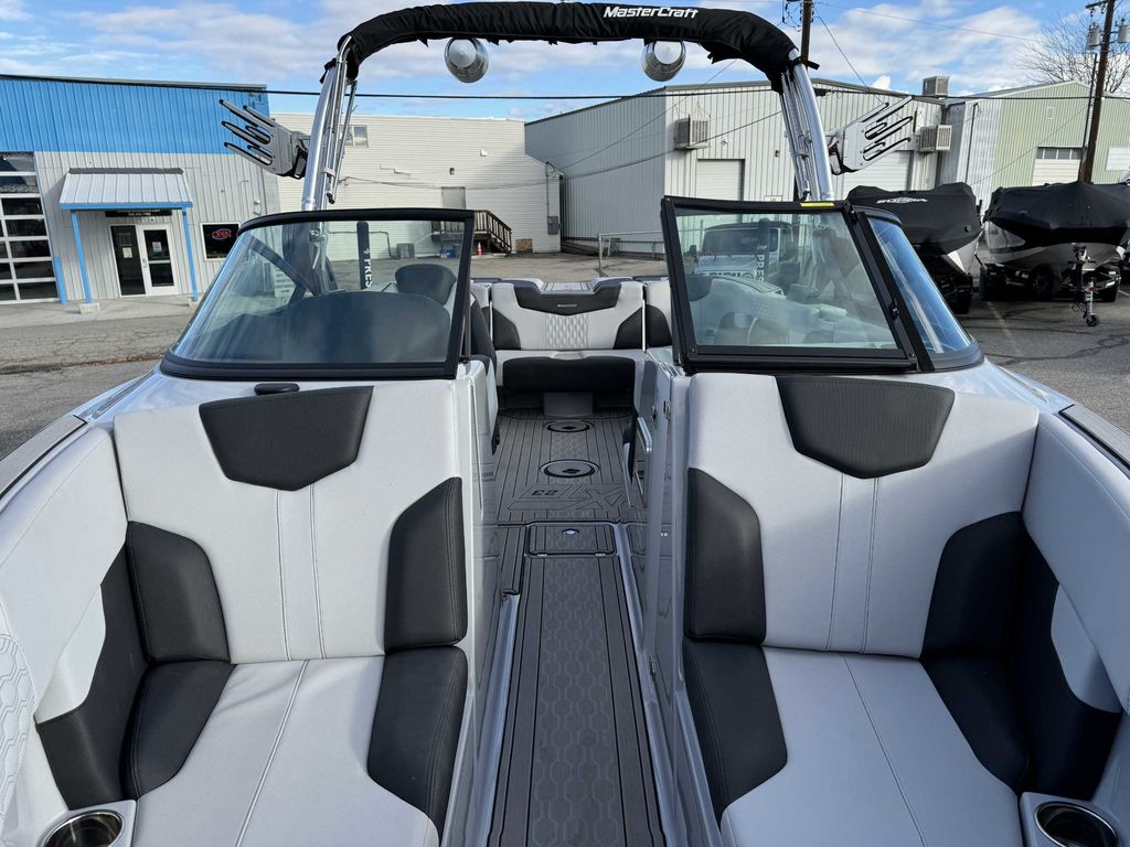 2022 MasterCraft XT23