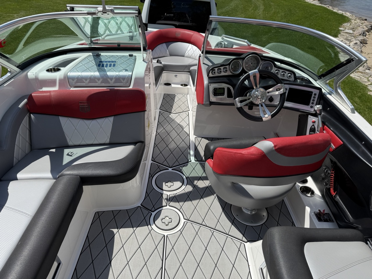 2014 Mastercraft X10 Gen2 surf and only 144 hours