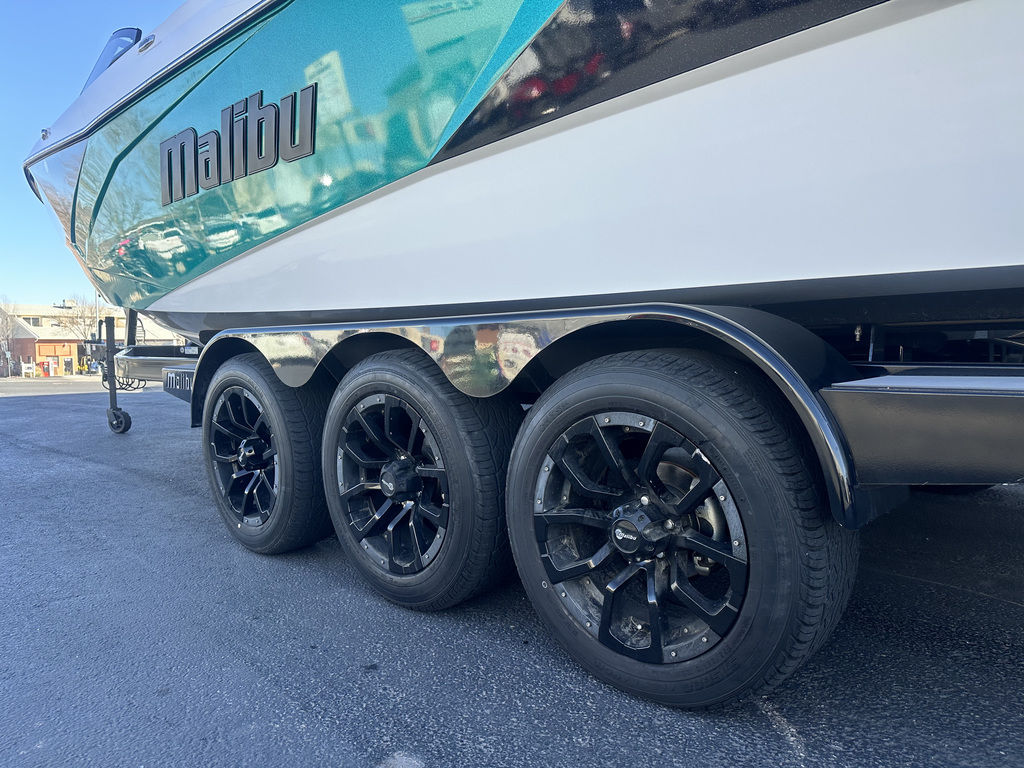 2023 Malibu Boats 26 LSV