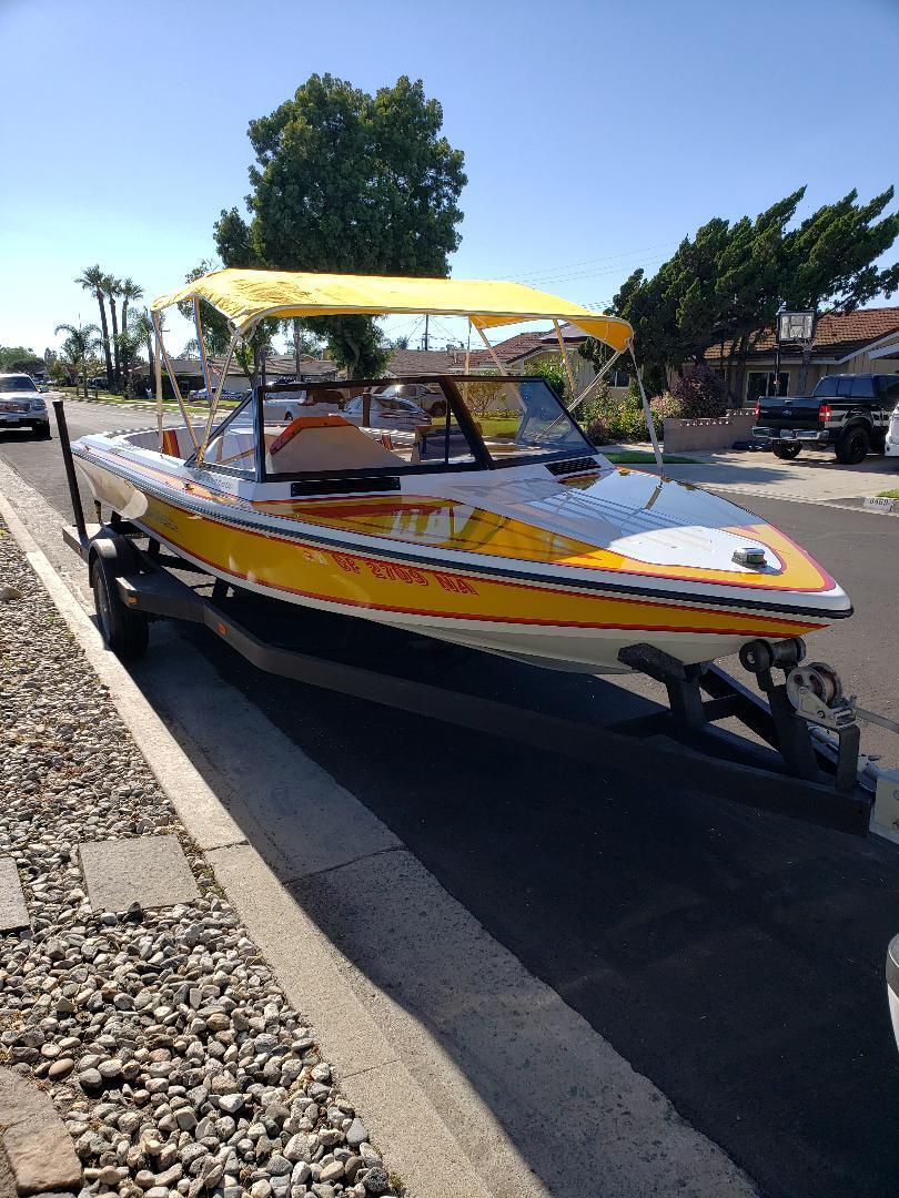 1990 Ski Sanger Dx Ski boat