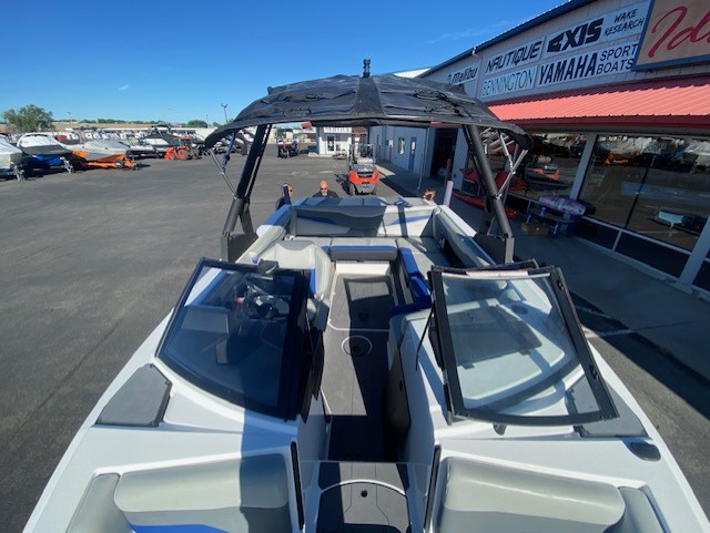 2022 Axis Wake Research T220
