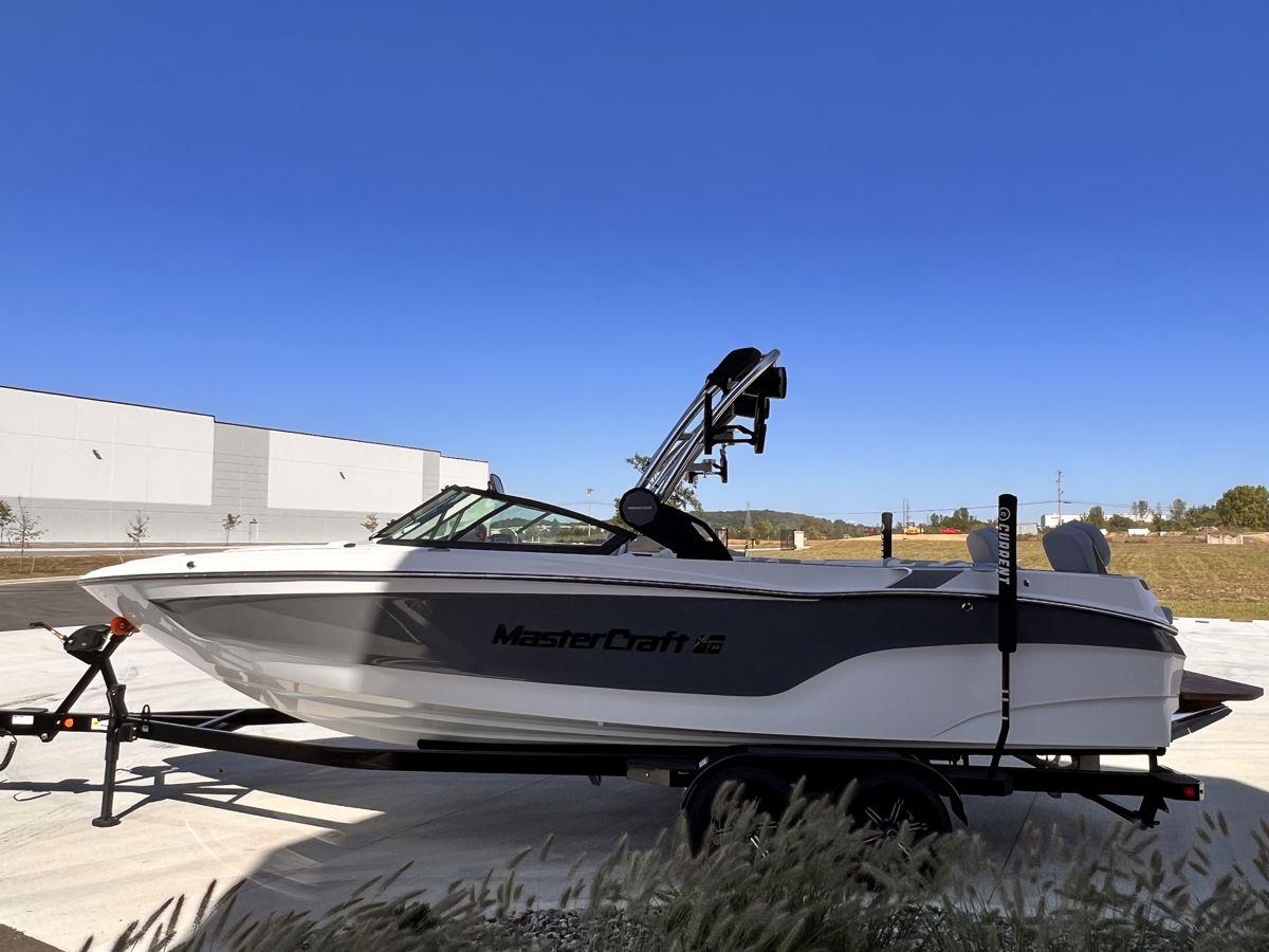 2024 MasterCraft XT25