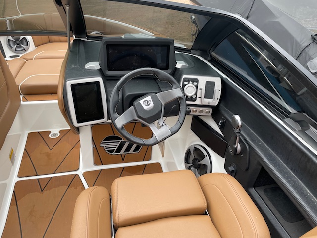 2021 Malibu 23 LSV M6Di