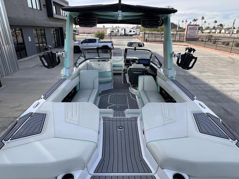 2023 Nautique G25
