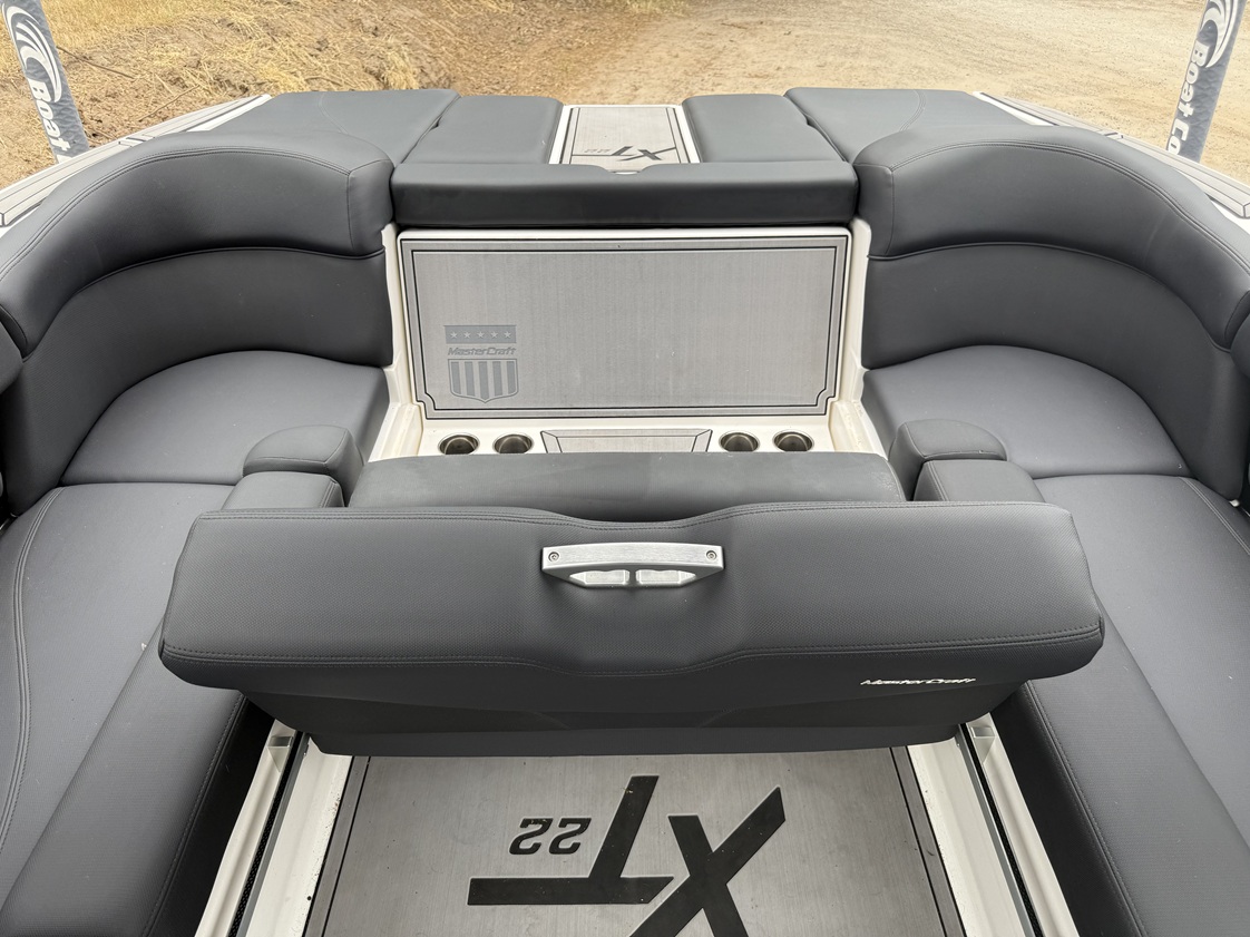 2021 Mastercraft XT22 w/ Trailer