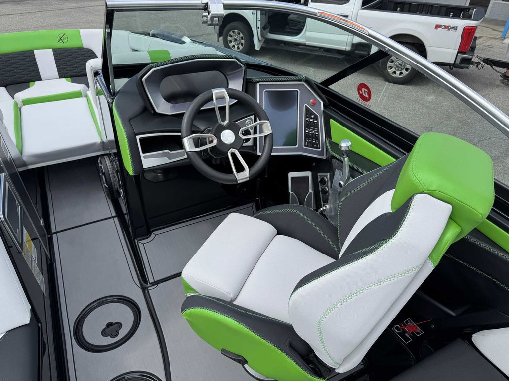 2021 MasterCraft X24
