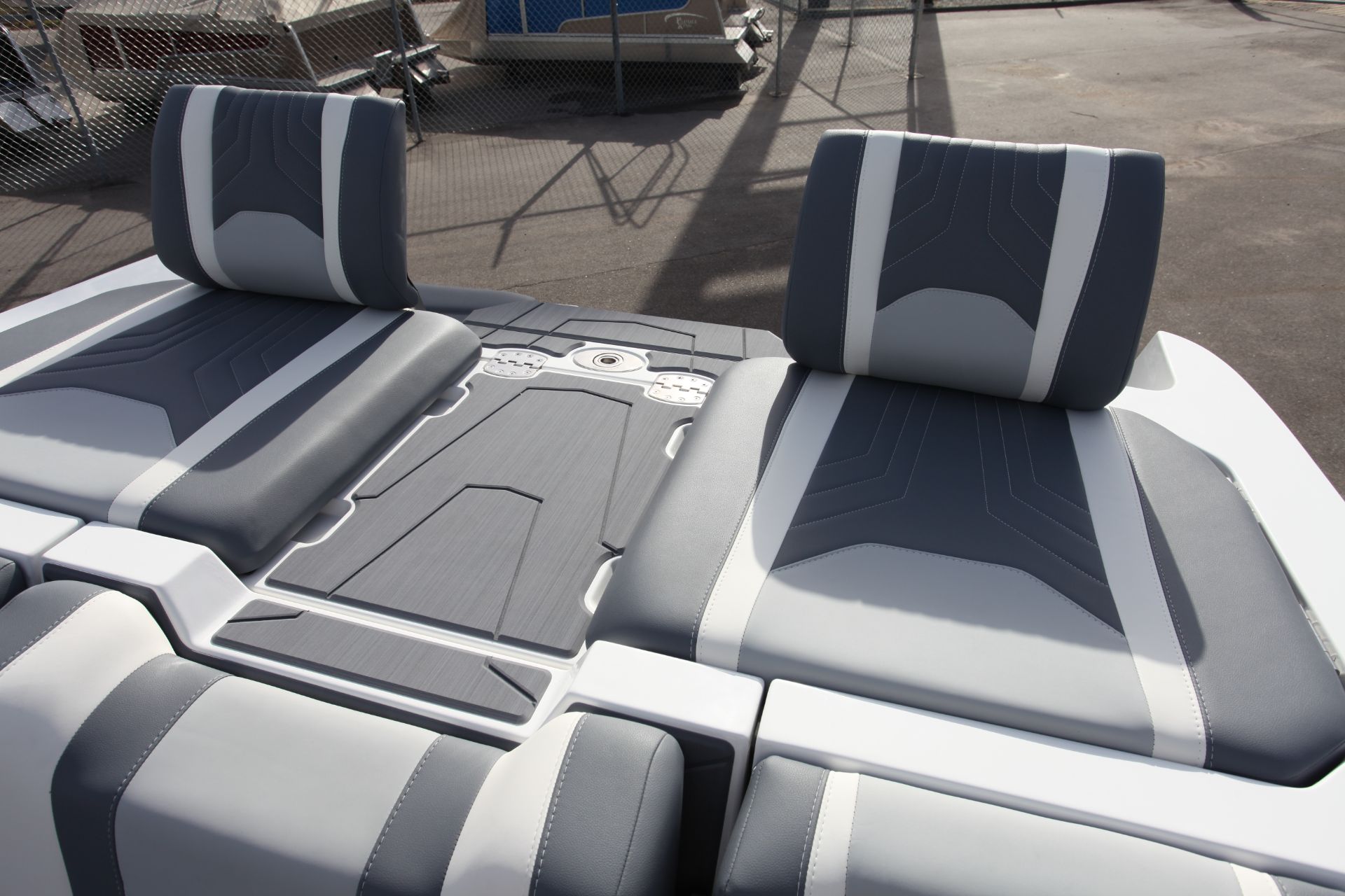  Malibu 25 LSV