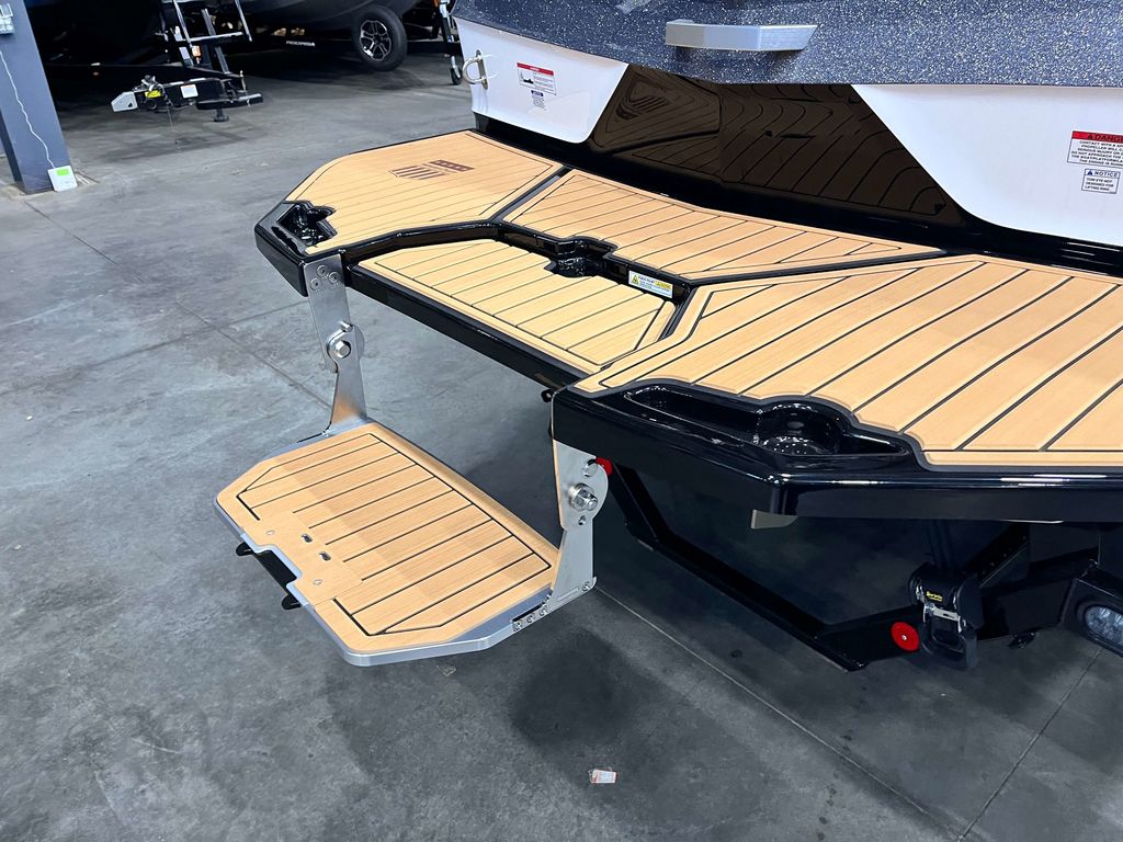 2025 MasterCraft XT23