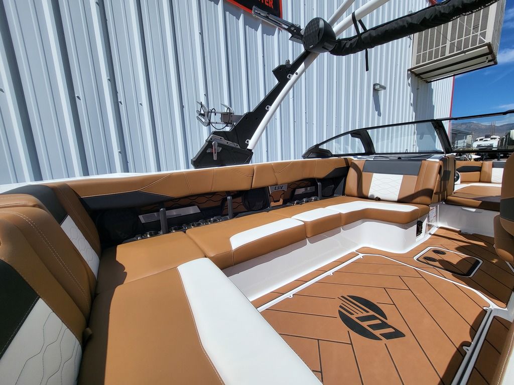 2024 Malibu Boats 23 LSV