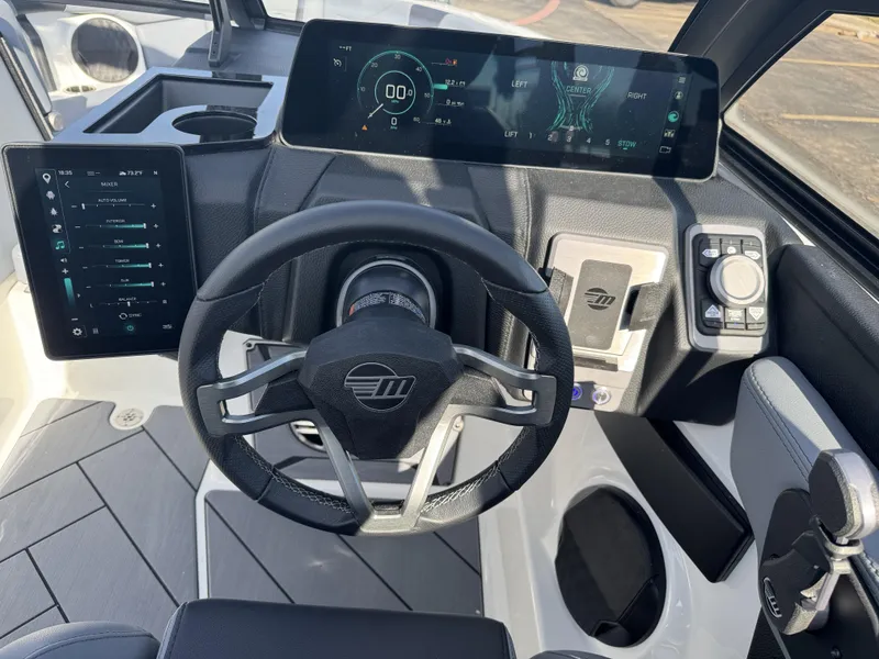 2025 Malibu 23 LSV