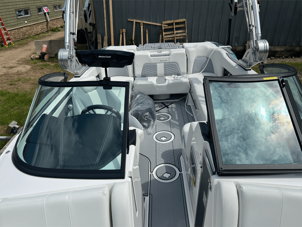2024 MasterCraft X22 w/ Trailer Closeout
