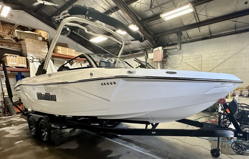 2024 Malibu Boats 23 LSV