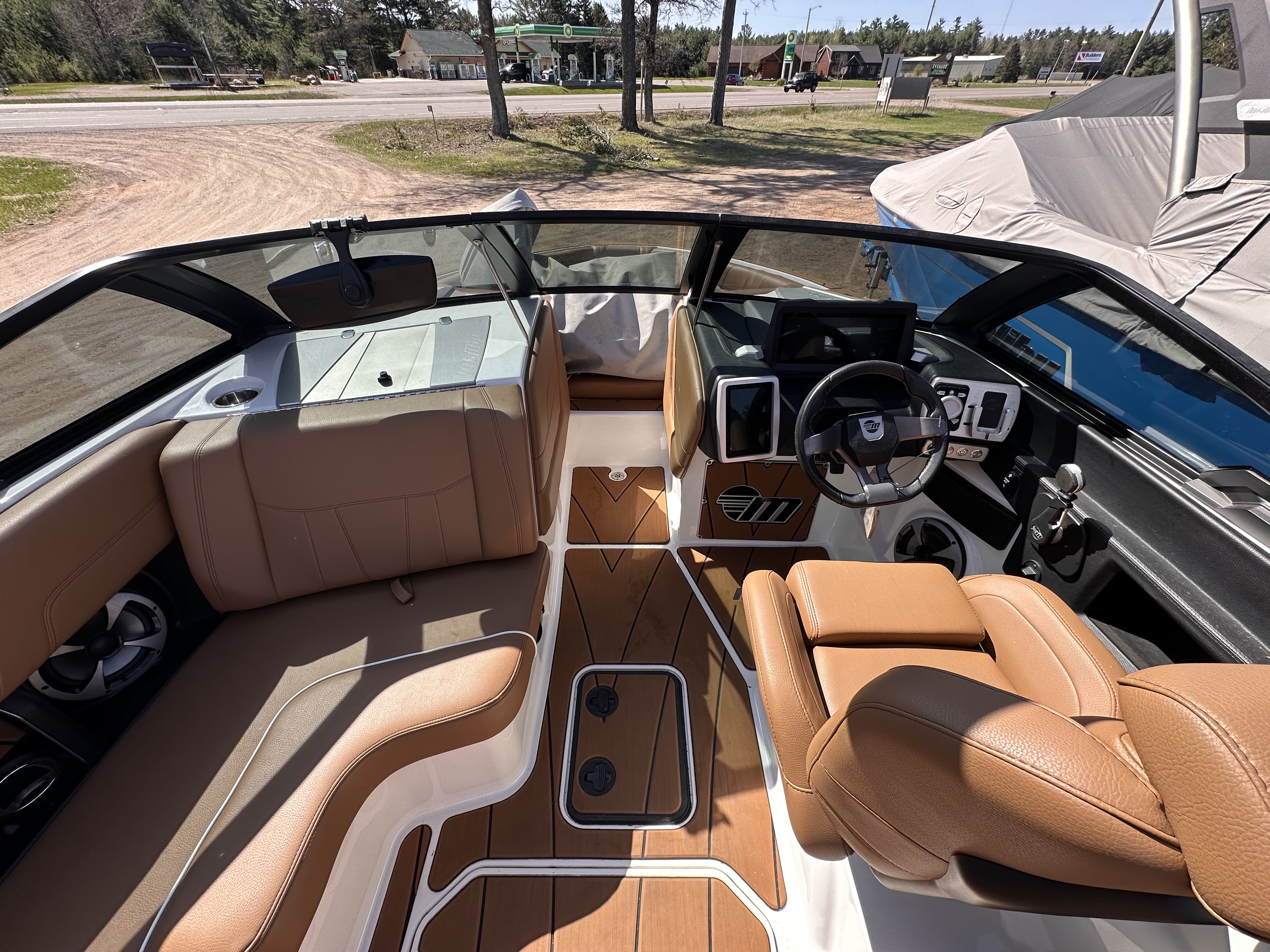 2021 Malibu 23 LSV M6Di Icon