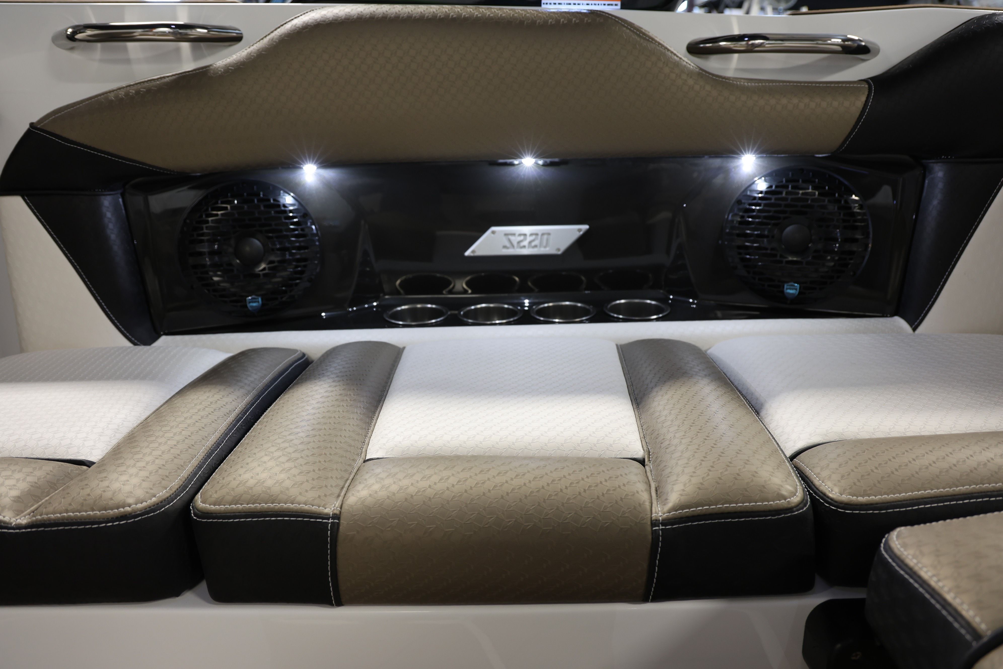2025 Supreme Boats S220 Icon