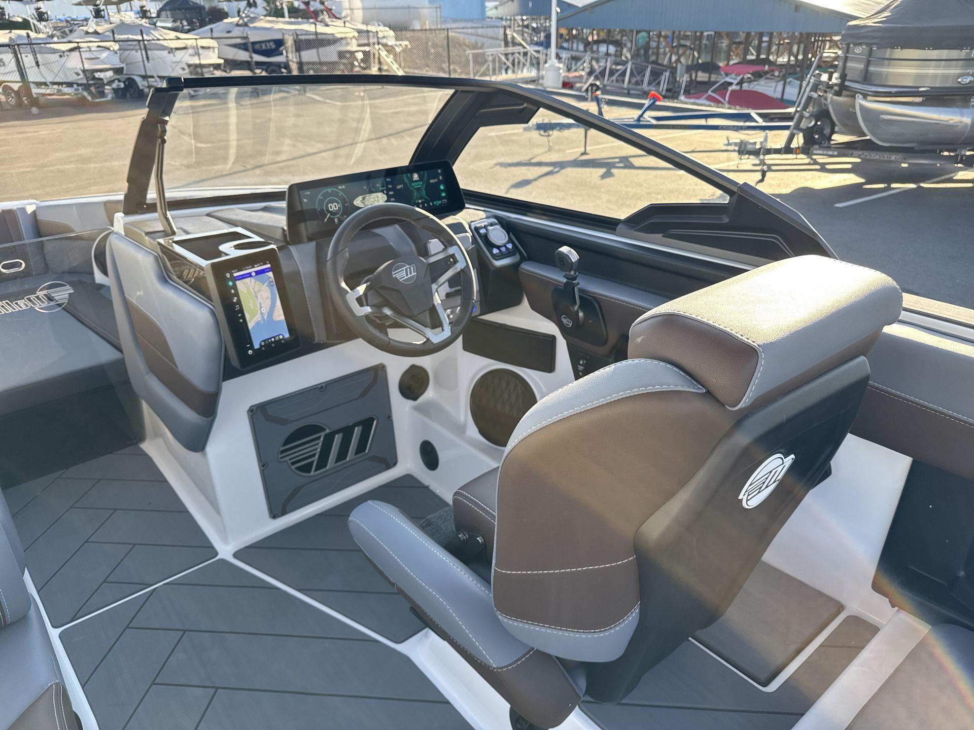 2025 Malibu 26 LSV