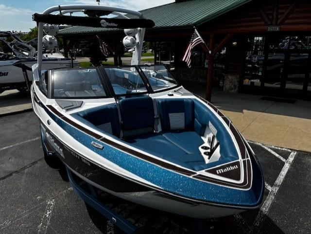 2022 Malibu 25 LSV – LT4, GX Tower, Thruster *Flash Sale*