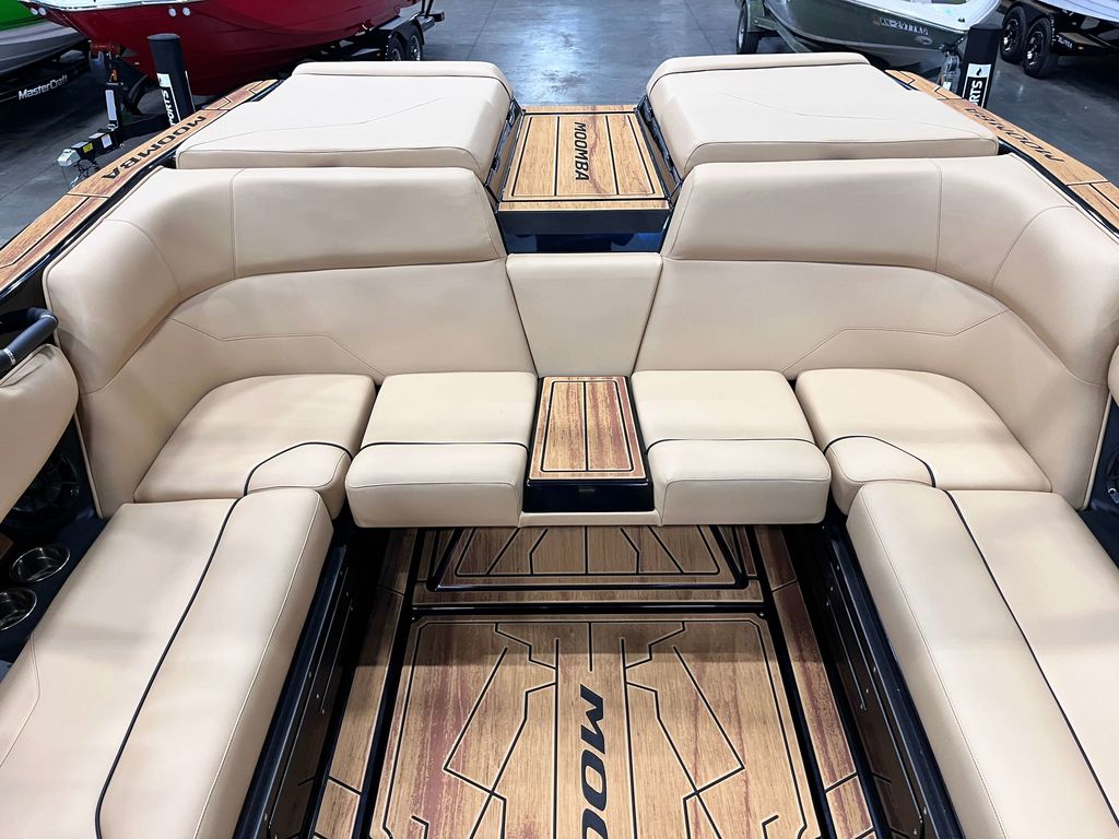2025 MOOMBA Max