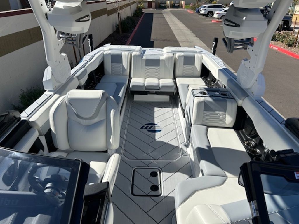 2025 Malibu Boats 26 LSV