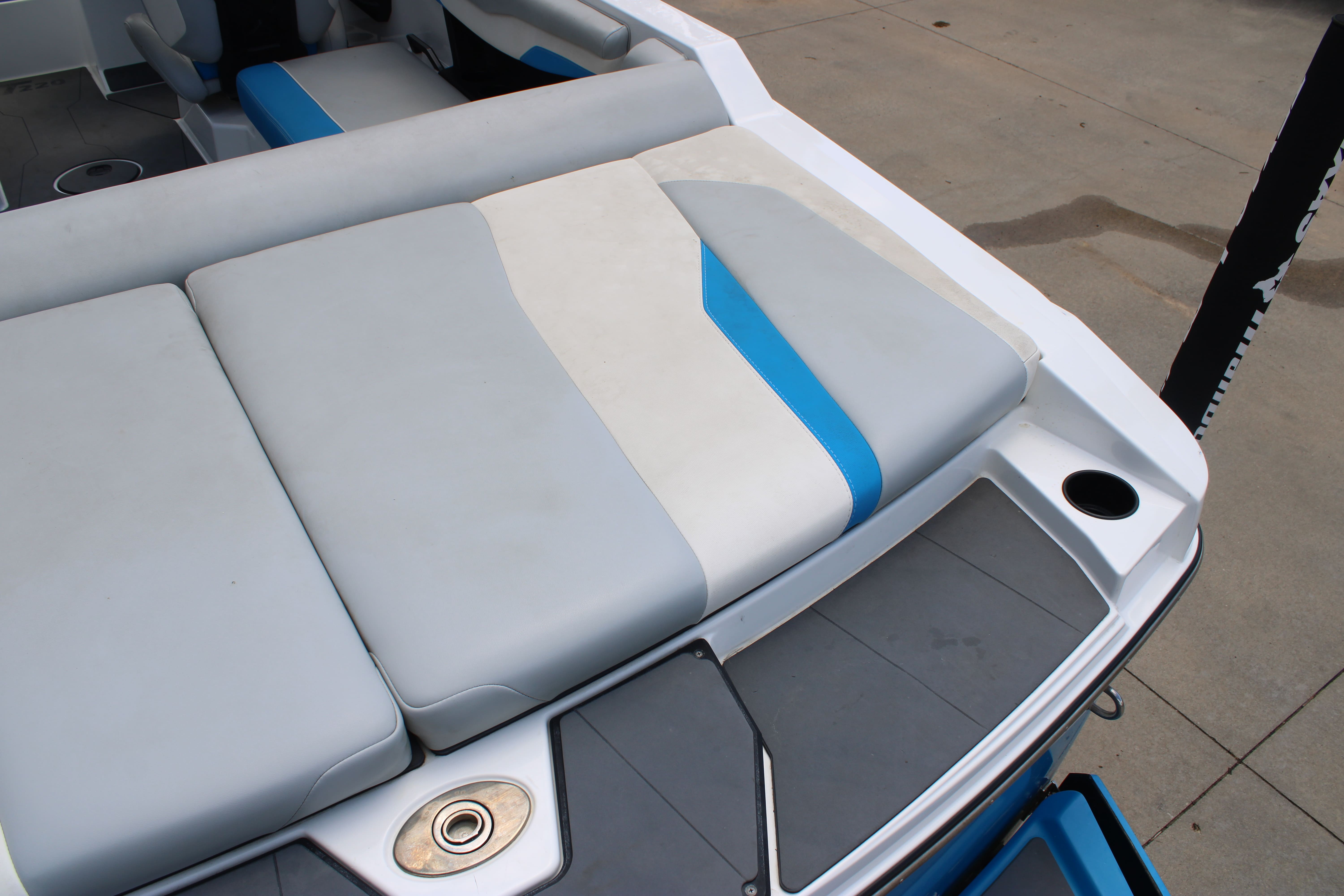 2022 Axis T220