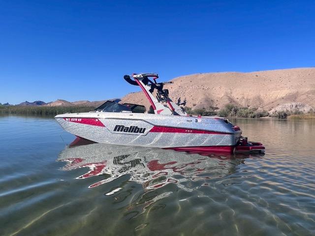 2022 Malibu M220 M6DI with trailer