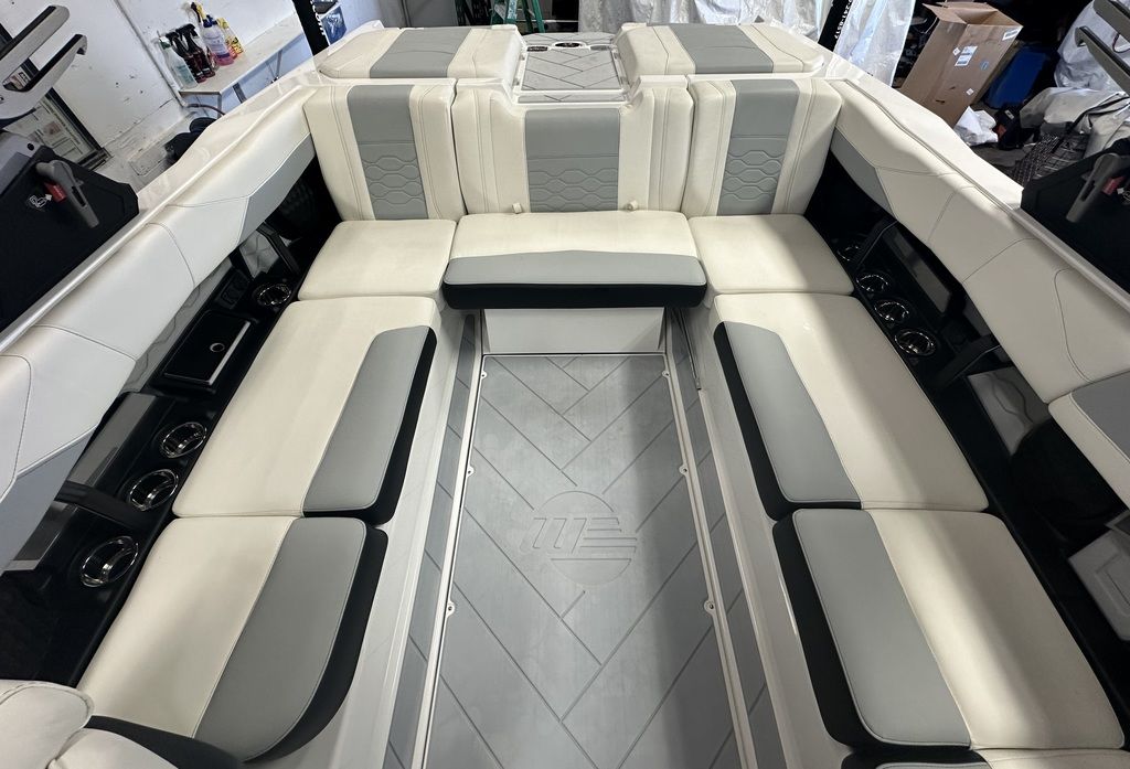 2024 Malibu Boats 23 LSV