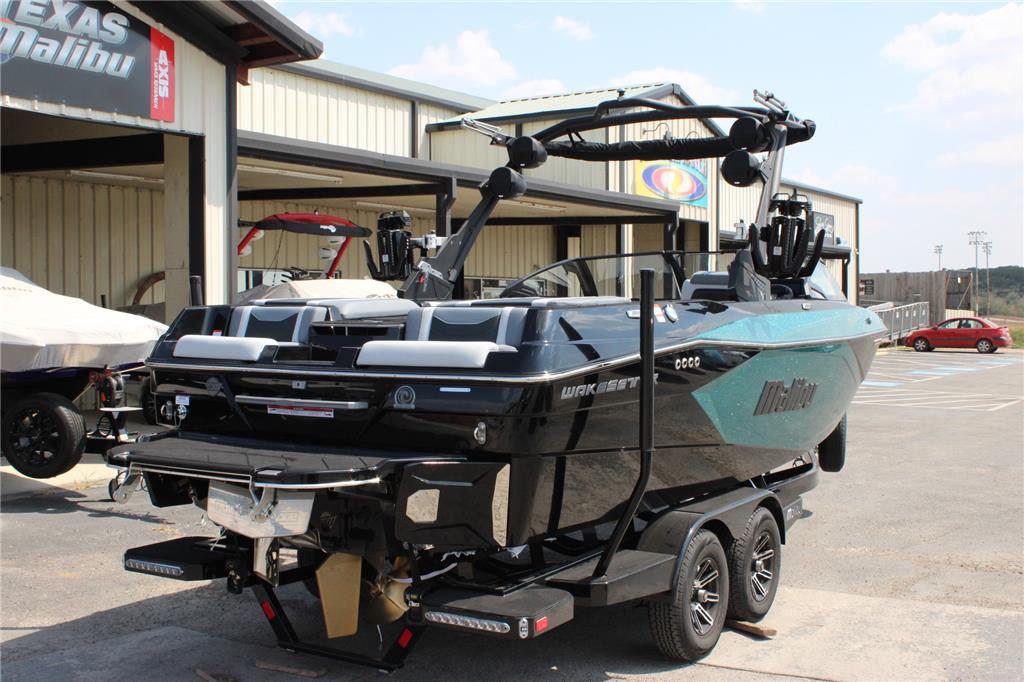 2024 Malibu 23 LSV