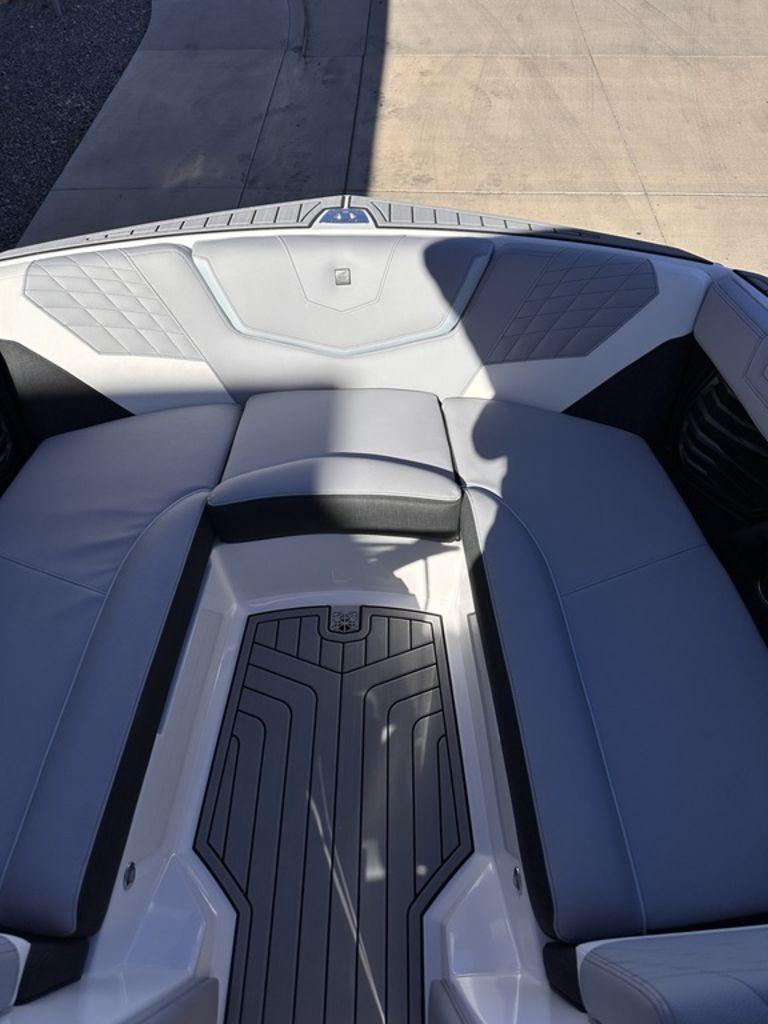 2024 Nautique G23