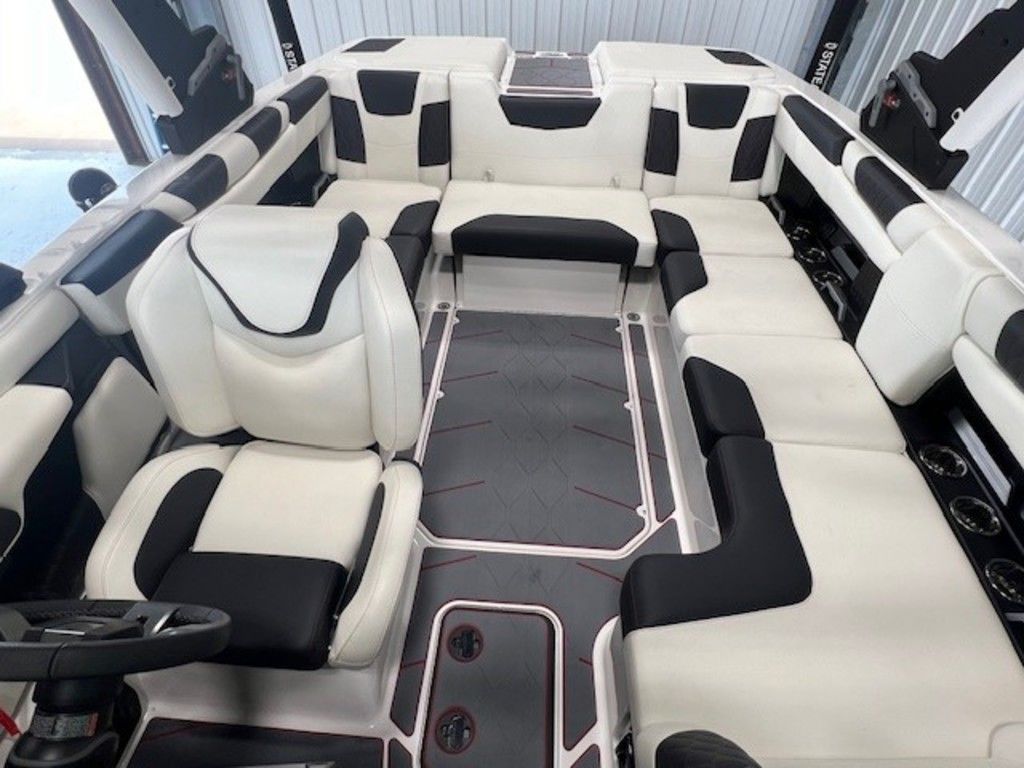 2024 Malibu Boats M220