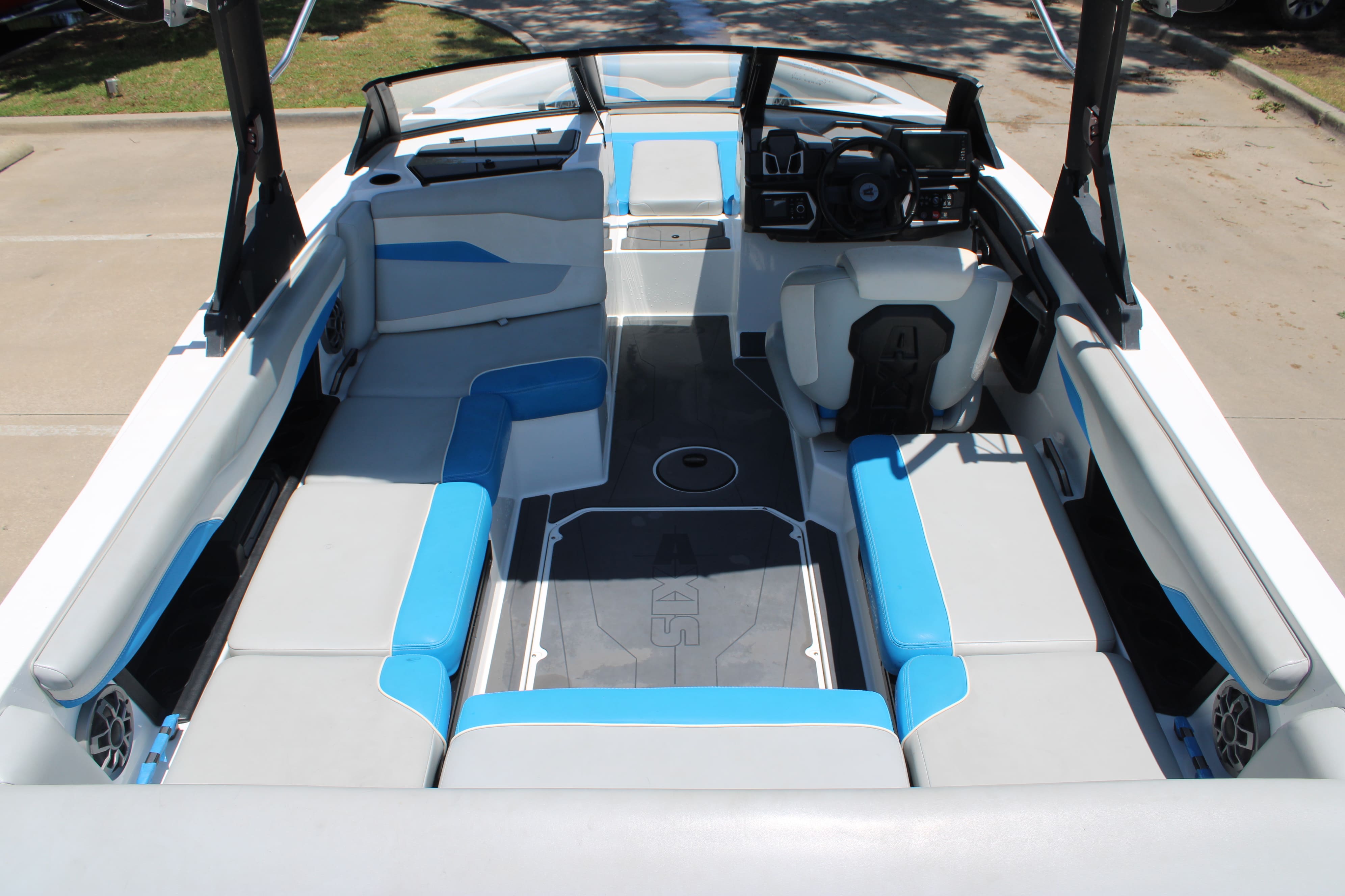 2022 Axis T220