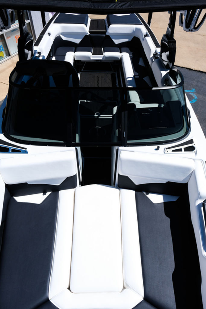 2025 MOOMBA MAKAI